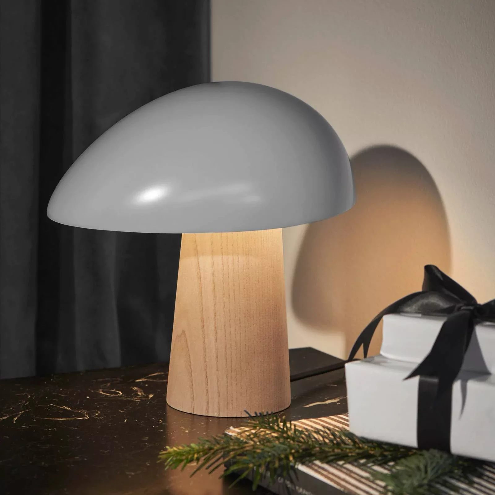 FRITZ HANSEN Night Owl Tischlampe, rauchweiß günstig online kaufen