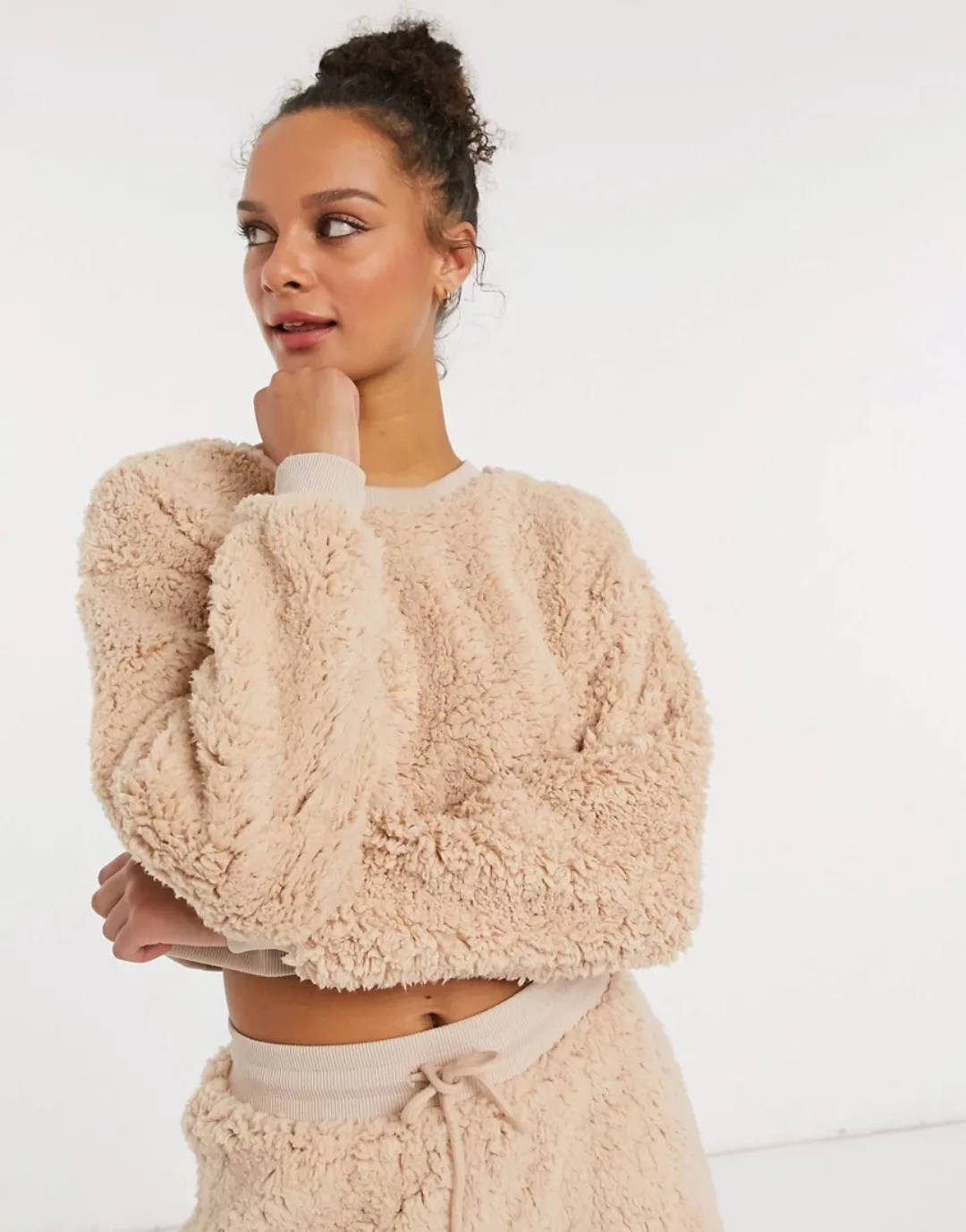 Miss Selfridge – Kurzes Sweatshirt aus Teddyfell in Camel, Kombiteil-Braun günstig online kaufen