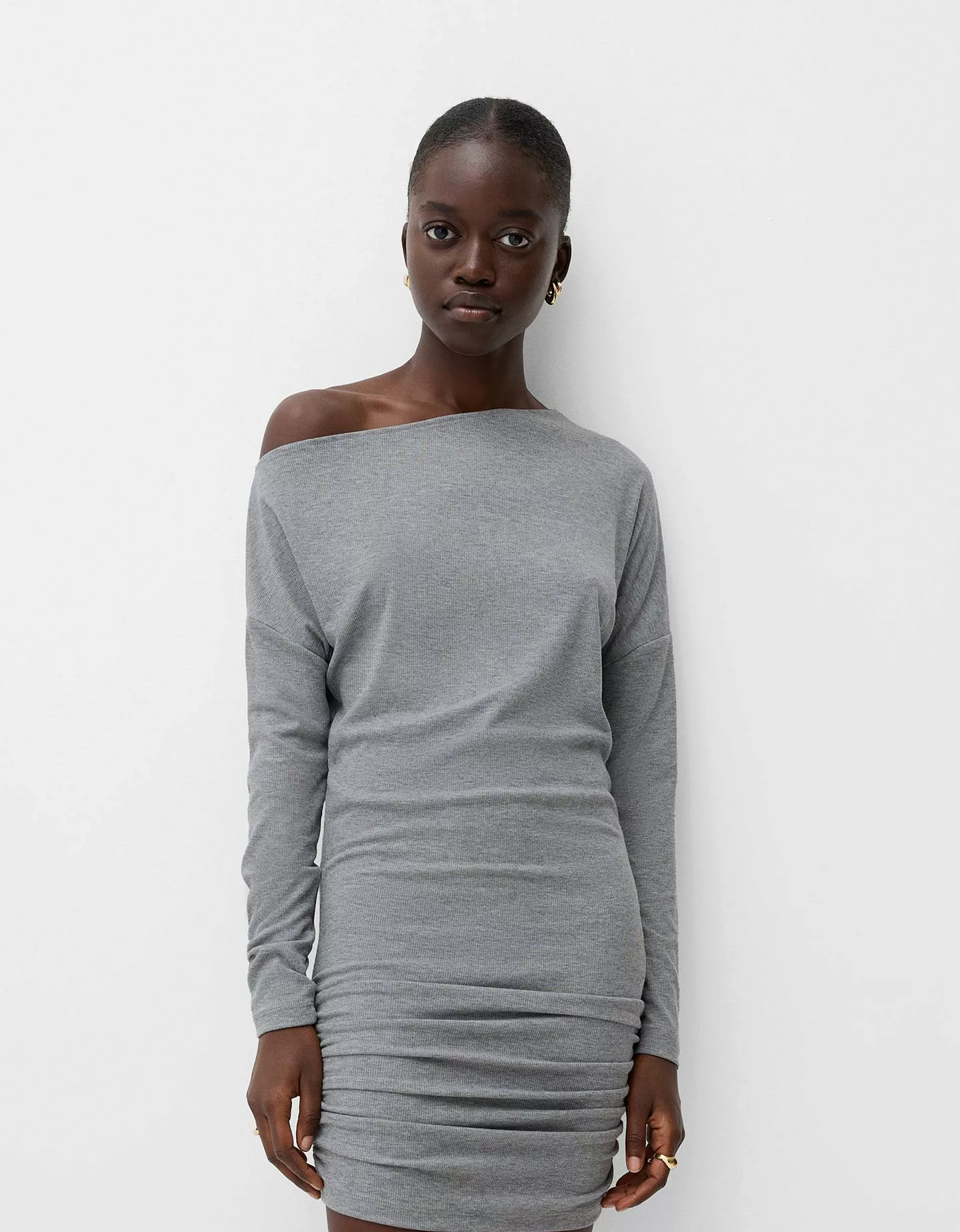 Bershka Asymmetrisches Kleid Mit Langen Ärmeln Damen S Grau günstig online kaufen