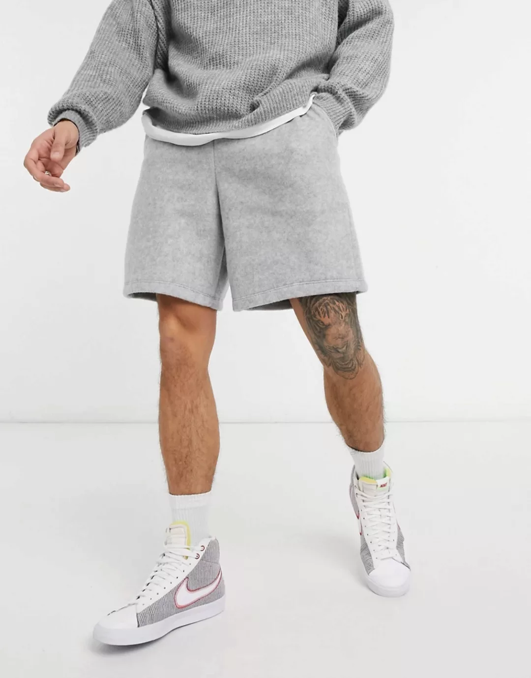 ASOS DESIGN – Oversize-Shorts aus Polarfleece in Kalkgrau, Kombiteil-Blau günstig online kaufen