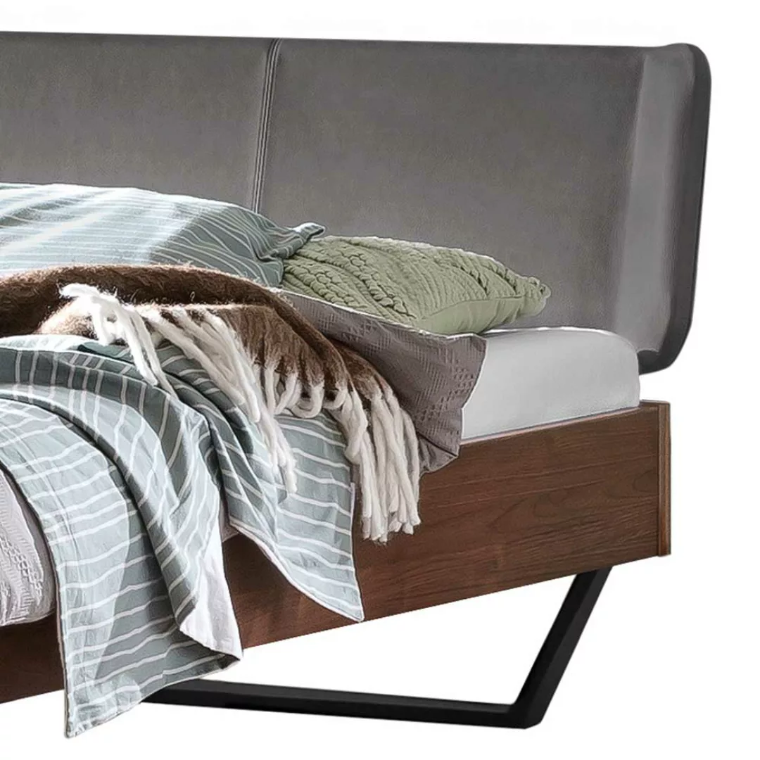 140x200 Bett mit Kufengestell aus Nussbaum Massivholz Stahl günstig online kaufen