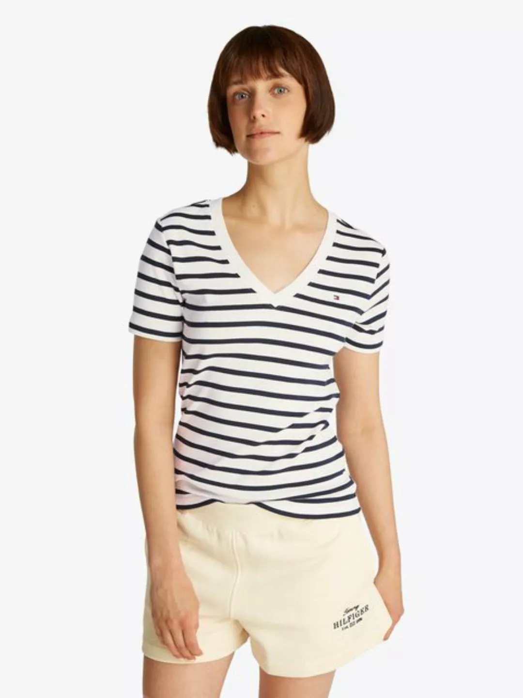 Tommy Hilfiger T-Shirt SLIM CODY V-NK SS mit Logostickerei günstig online kaufen