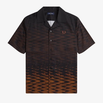 Fred Perry  T-Shirts & Poloshirts WAVE GRAPHIC REVERE COLLAR günstig online kaufen