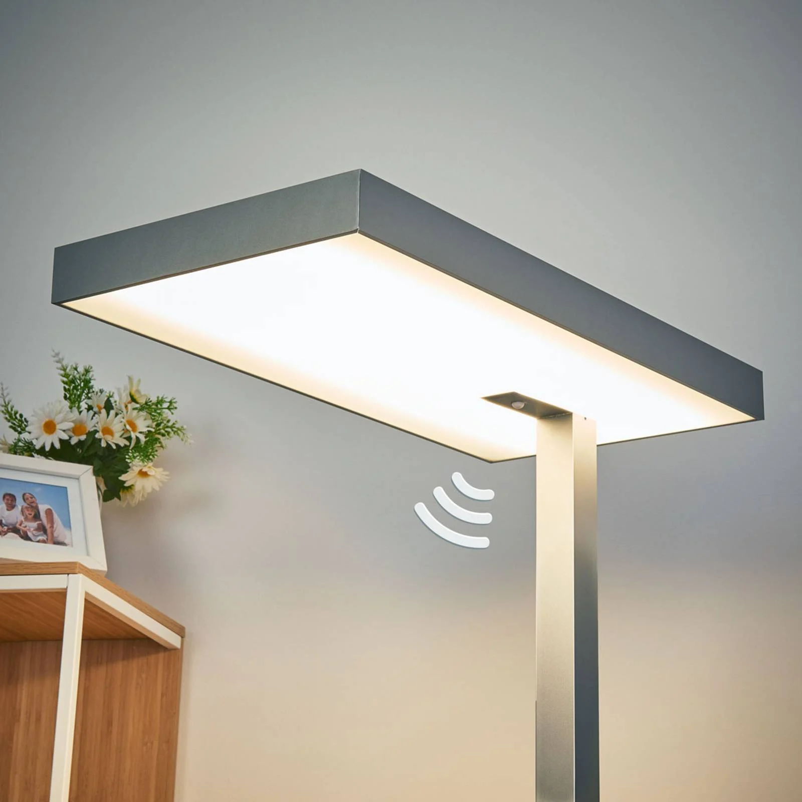 Büro-LED-Stehleuchte Nora, Bewegungsmelder 50W günstig online kaufen