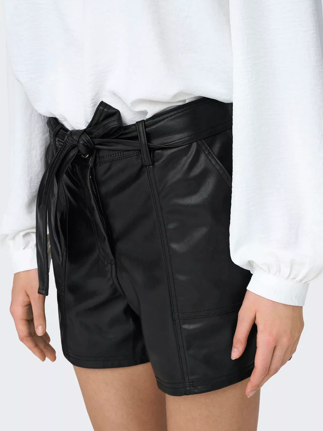 ONLY Shorts "ONLCLIO HW BELT FAUX LEAT SHORTS CC PNT" günstig online kaufen