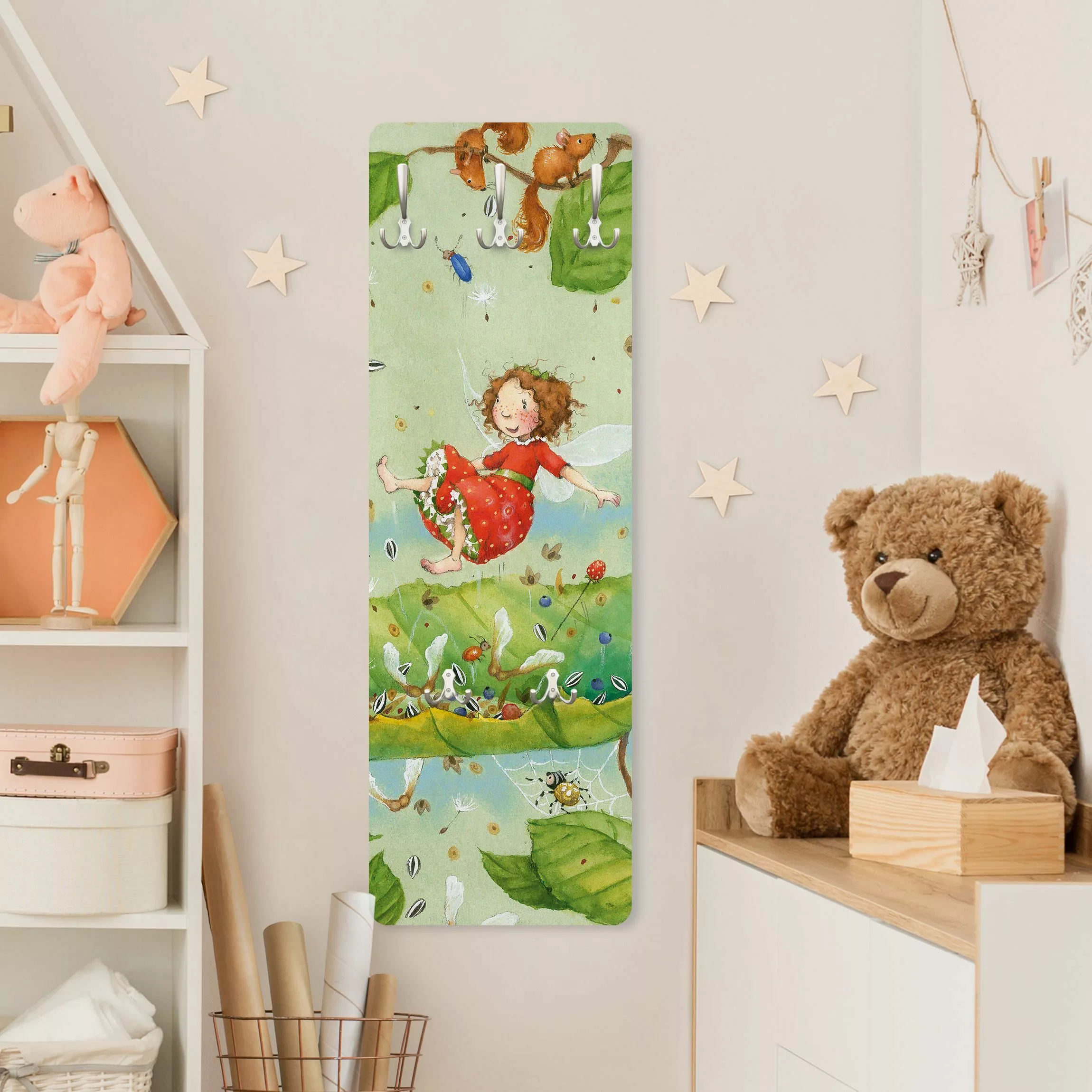 Wandgarderobe Holzpaneel Kinderzimmer Erdbeerinchen Erdbeerfee - Trampolin günstig online kaufen