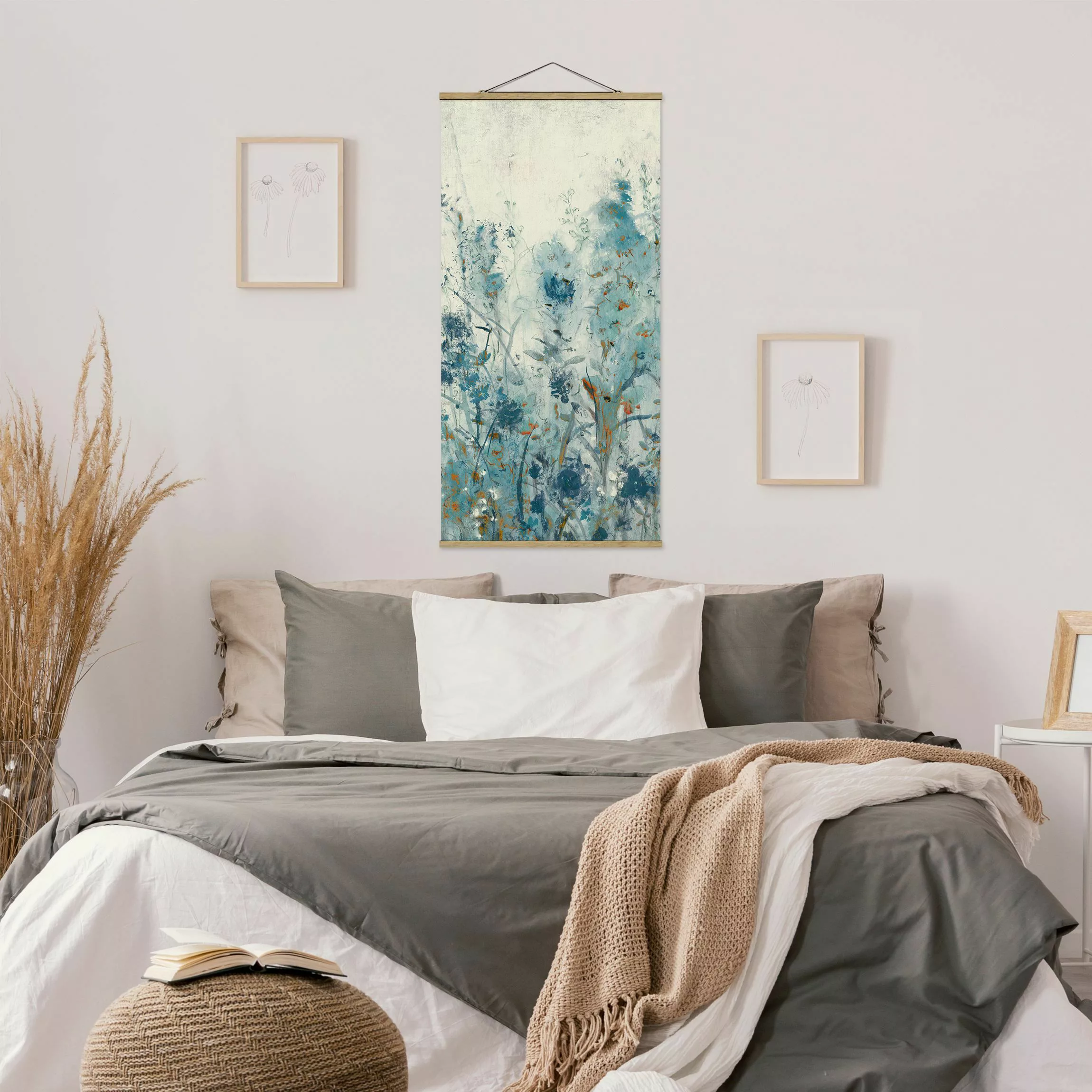 Stoffbild Blumen mit Posterleisten - Hochformat Blaue Frühlingswiese II günstig online kaufen