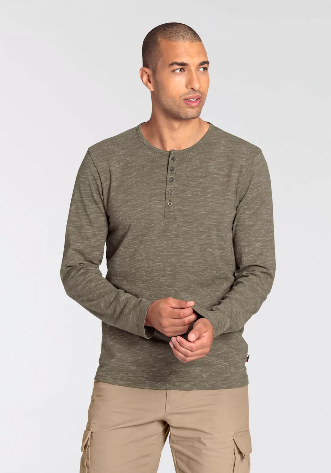 Bruno Banani Langarmshirt mit modischer Knopfleiste günstig online kaufen