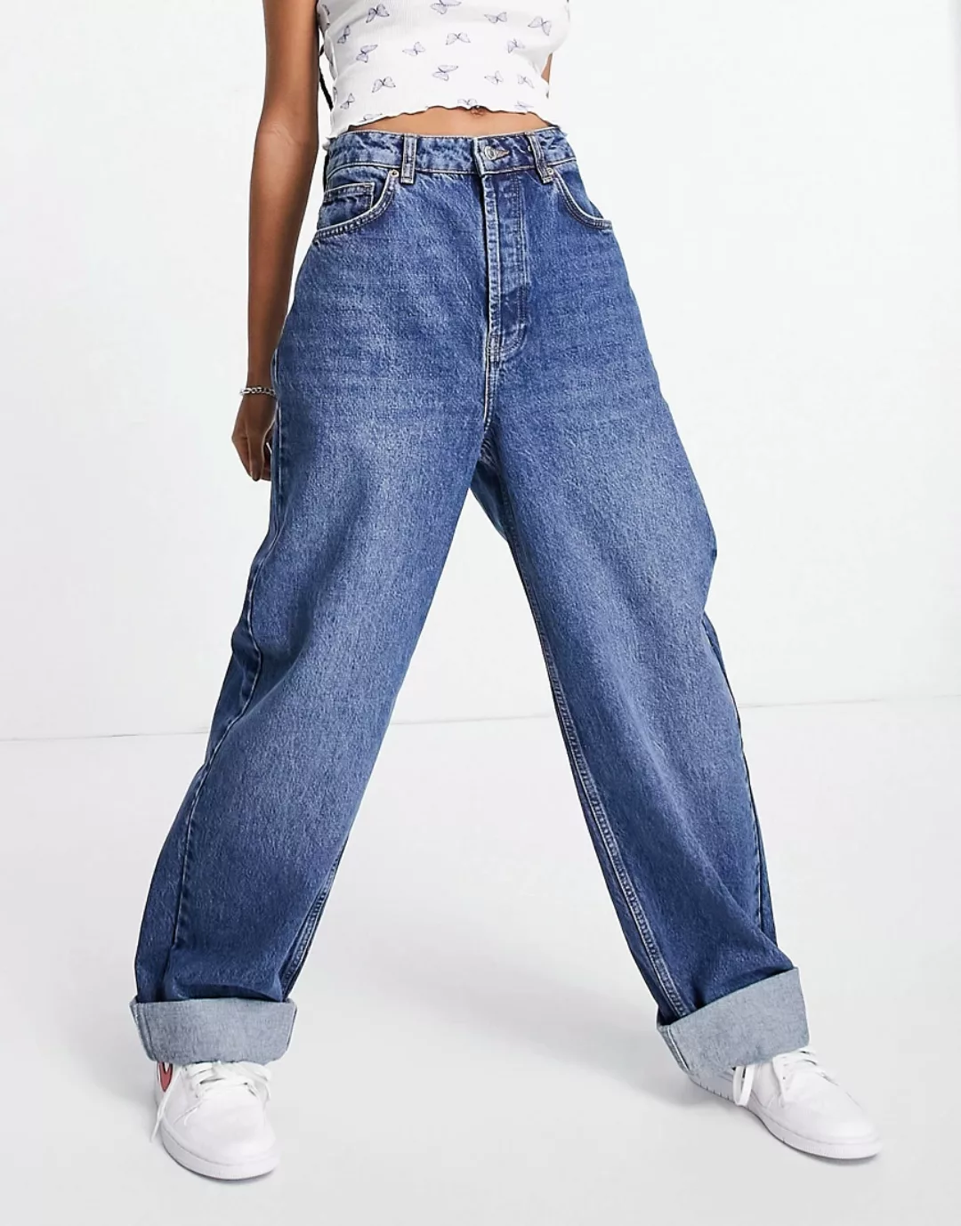 Topshop – Oversize-Mom-Jeans aus einem recyceltem Baumwollmix in Mittelblau günstig online kaufen
