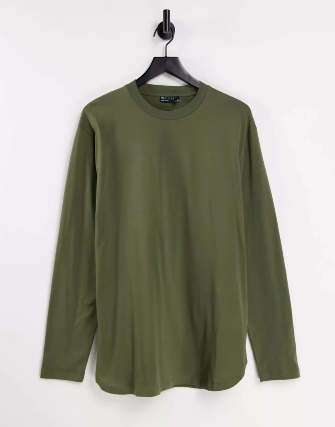 ASOS DESIGN – Lässiges, langärmliges Shirt mit geschwungenem Saum in Khaki- günstig online kaufen