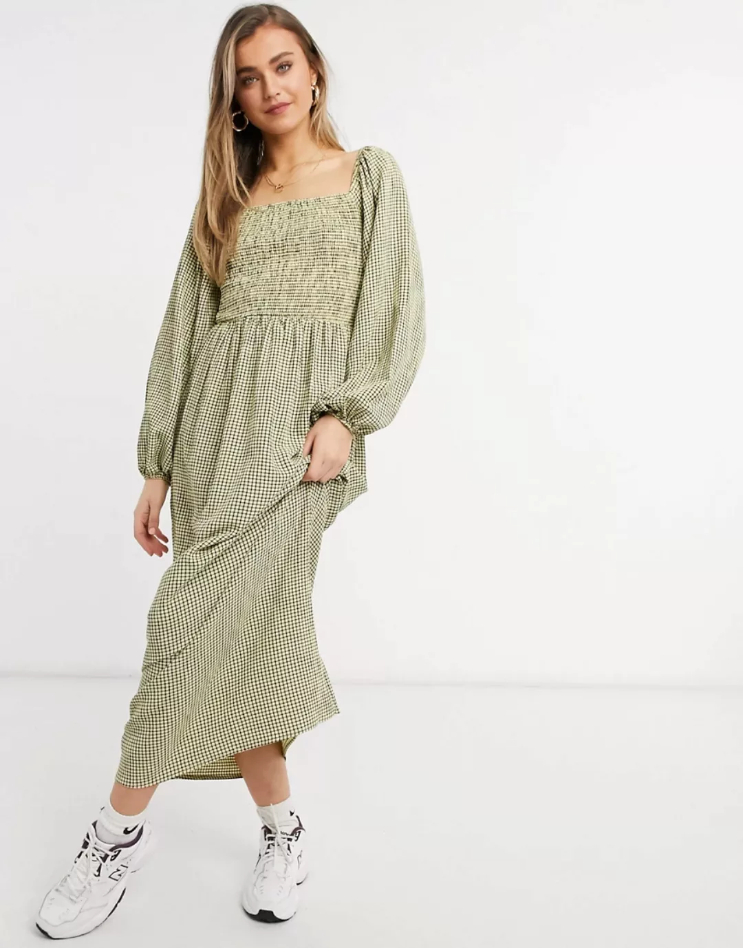 Lola May – Gerafftes, mittellanges Kleid mit Karomuster in Schwarz und Gelb günstig online kaufen