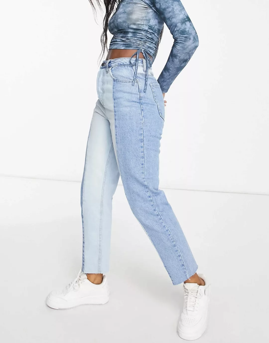 Stradivarius – Jeans mit geradem Schnitt und offenkantigem Saum in zweifarb günstig online kaufen