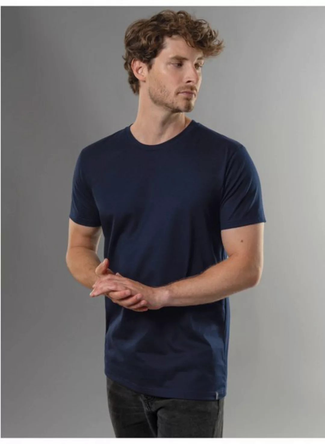 Trigema T-Shirt TRIGEMA Slim Fit T-Shirt aus DELUXE Baumwolle (1-tlg) günstig online kaufen