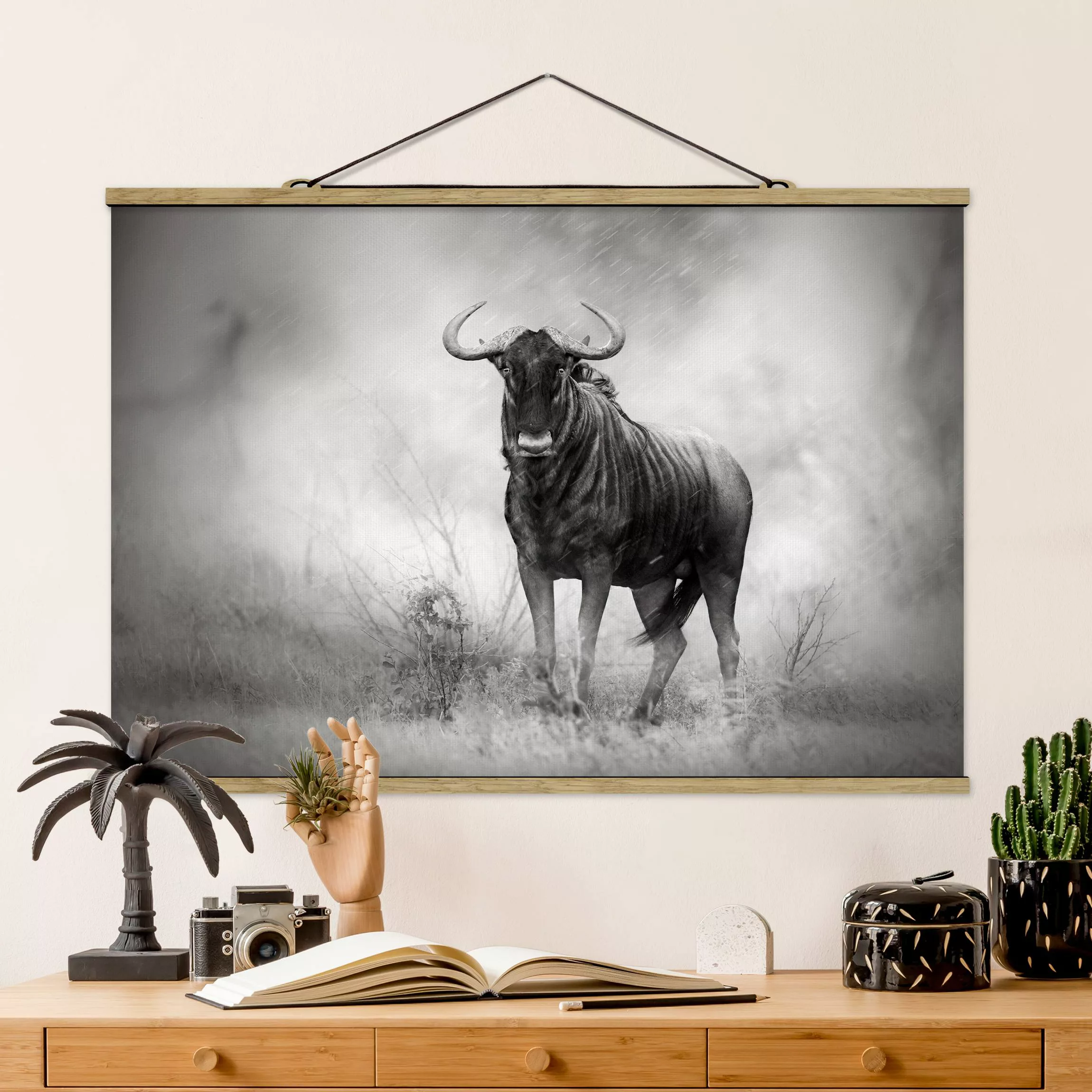 Stoffbild Tiere mit Posterleisten - Querformat Staring Wildebeest günstig online kaufen