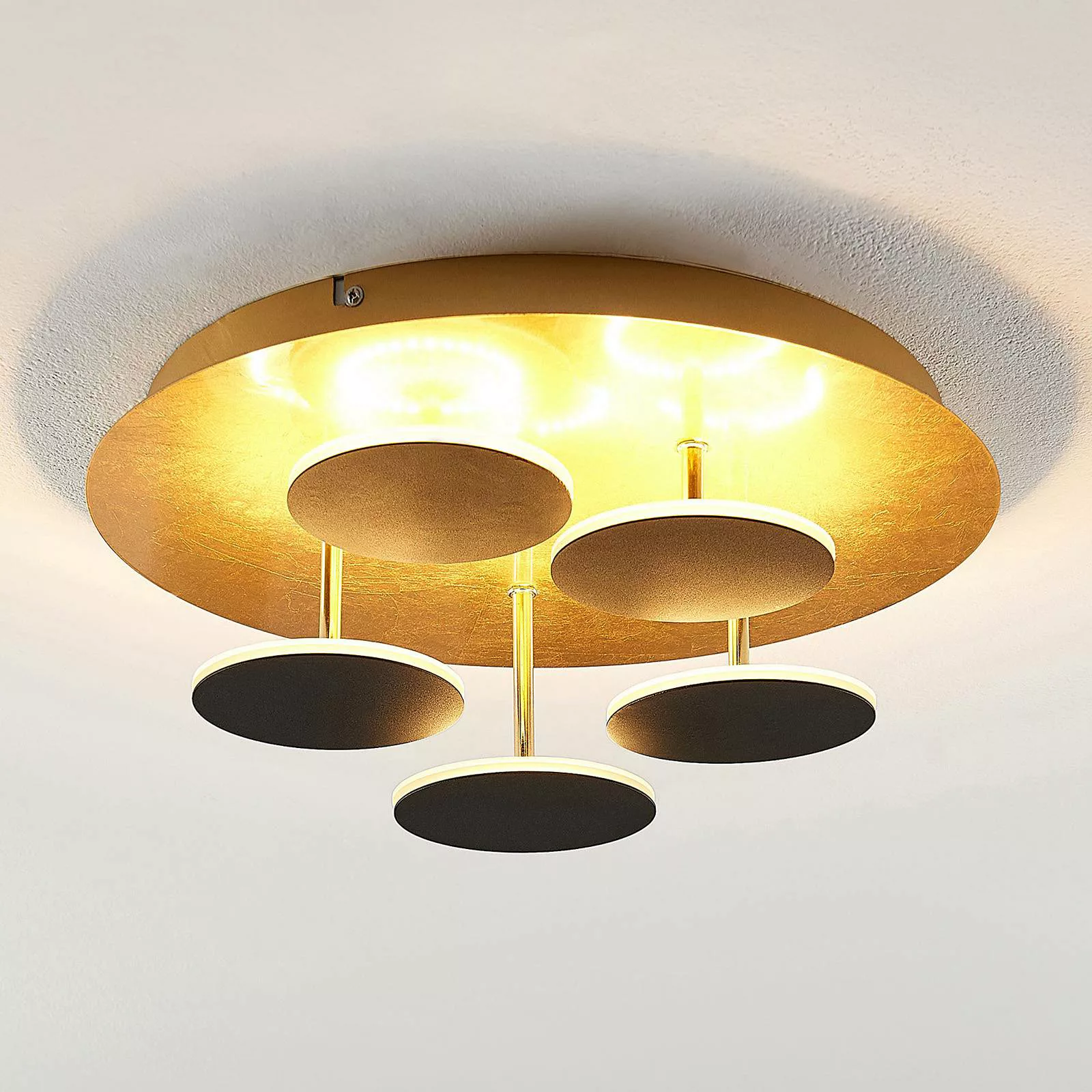 Lindby Casni LED-Deckenleuchte, schwarz-gold günstig online kaufen