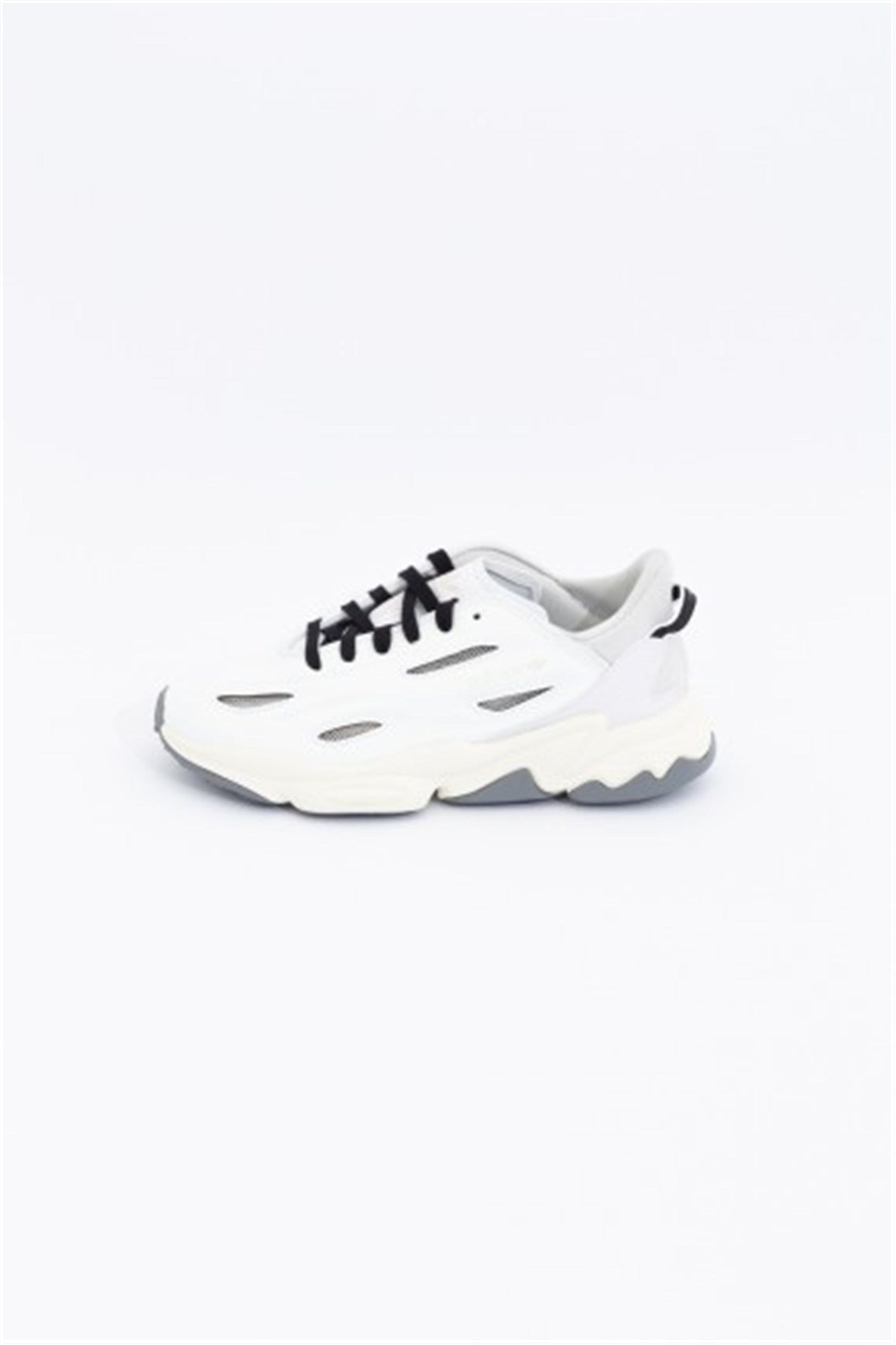 adidas Originals – Ozweego Celox – Sneaker in Weiß mit kontrastierenden Sch günstig online kaufen