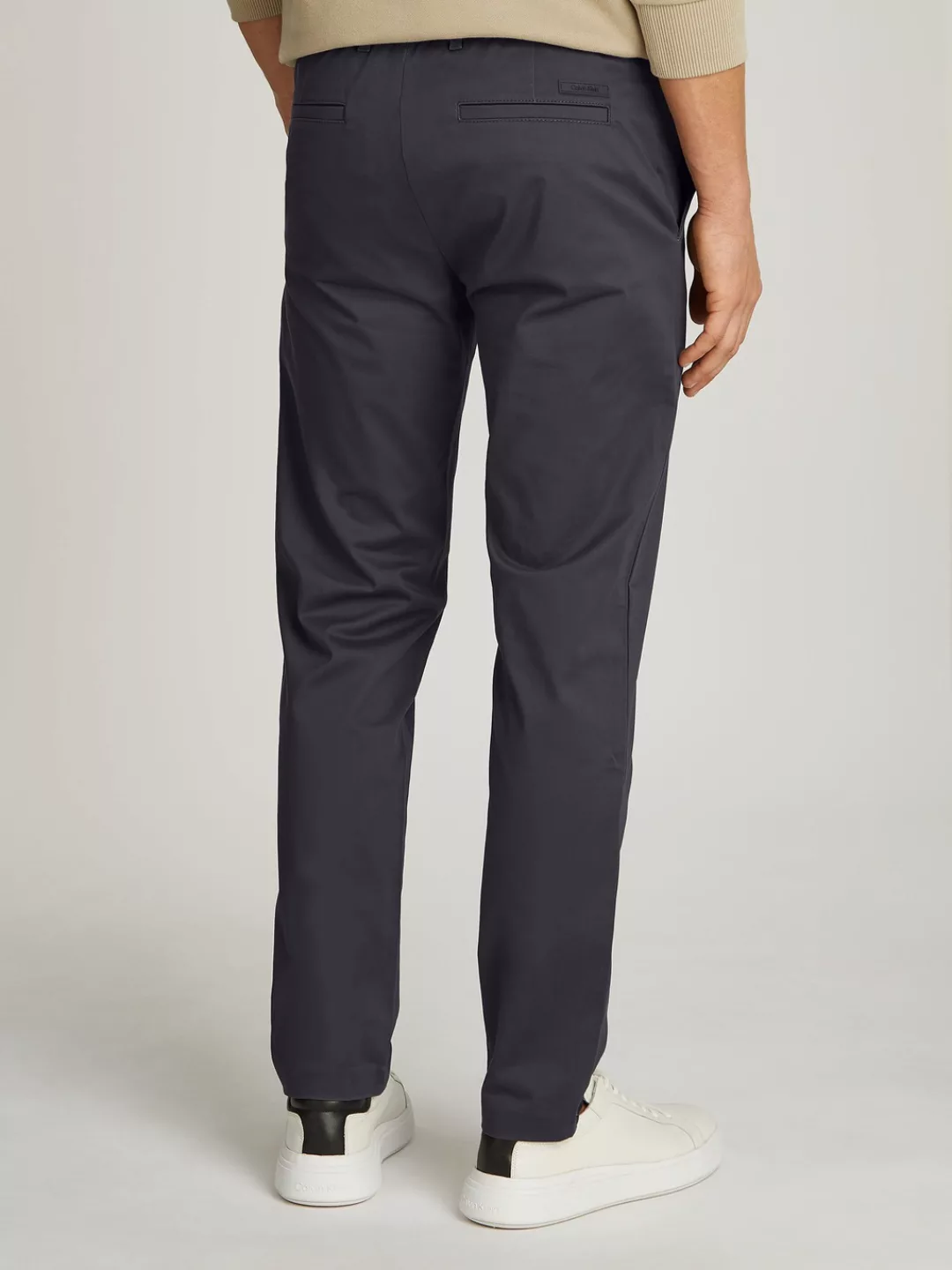 Calvin Klein Chinohose SATEEN STRETCH TAPERED mit Logoprägung günstig online kaufen