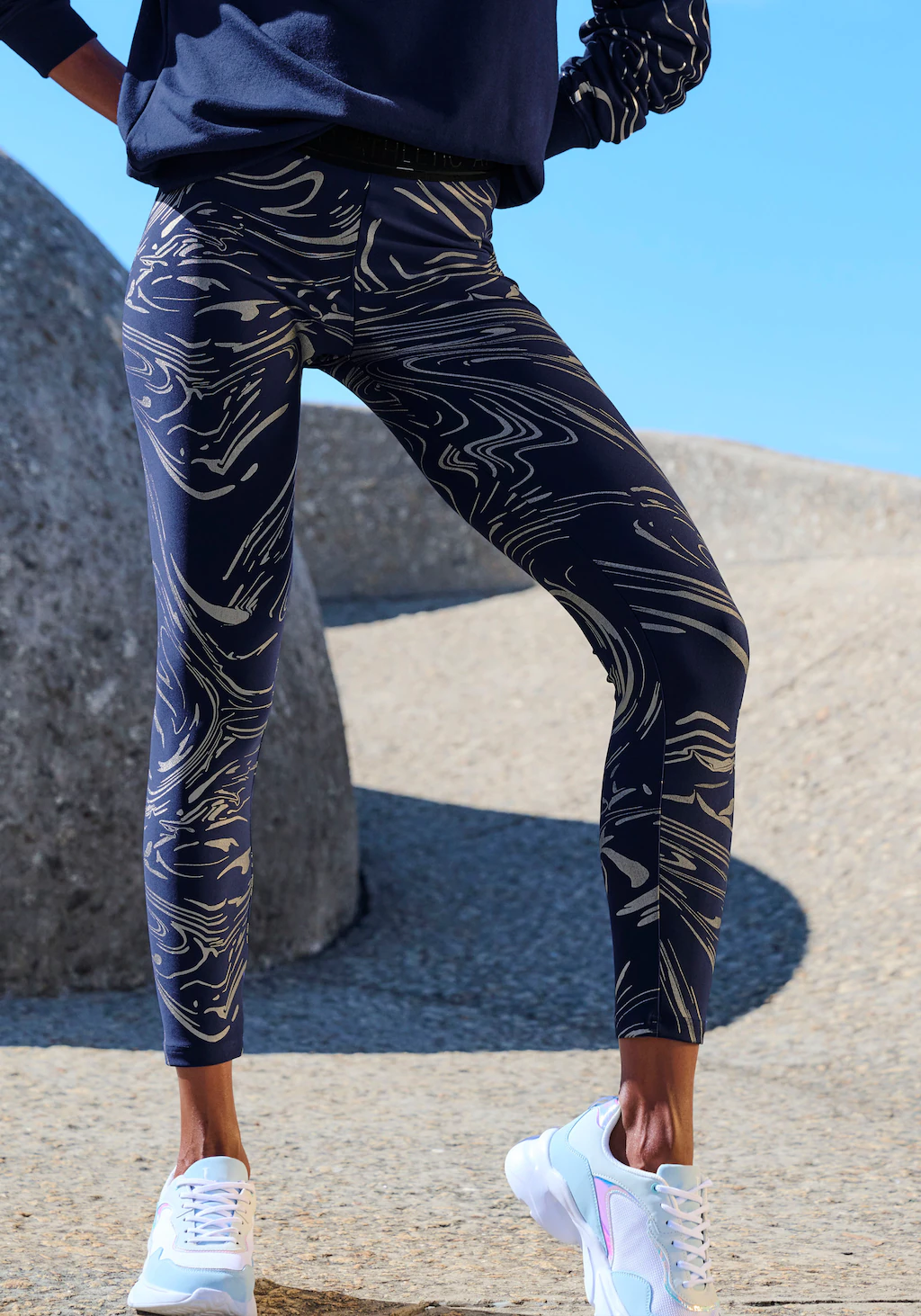 LASCANA ACTIVE Funktionsleggings -Sportleggings mit glänzendem Print und 3D günstig online kaufen