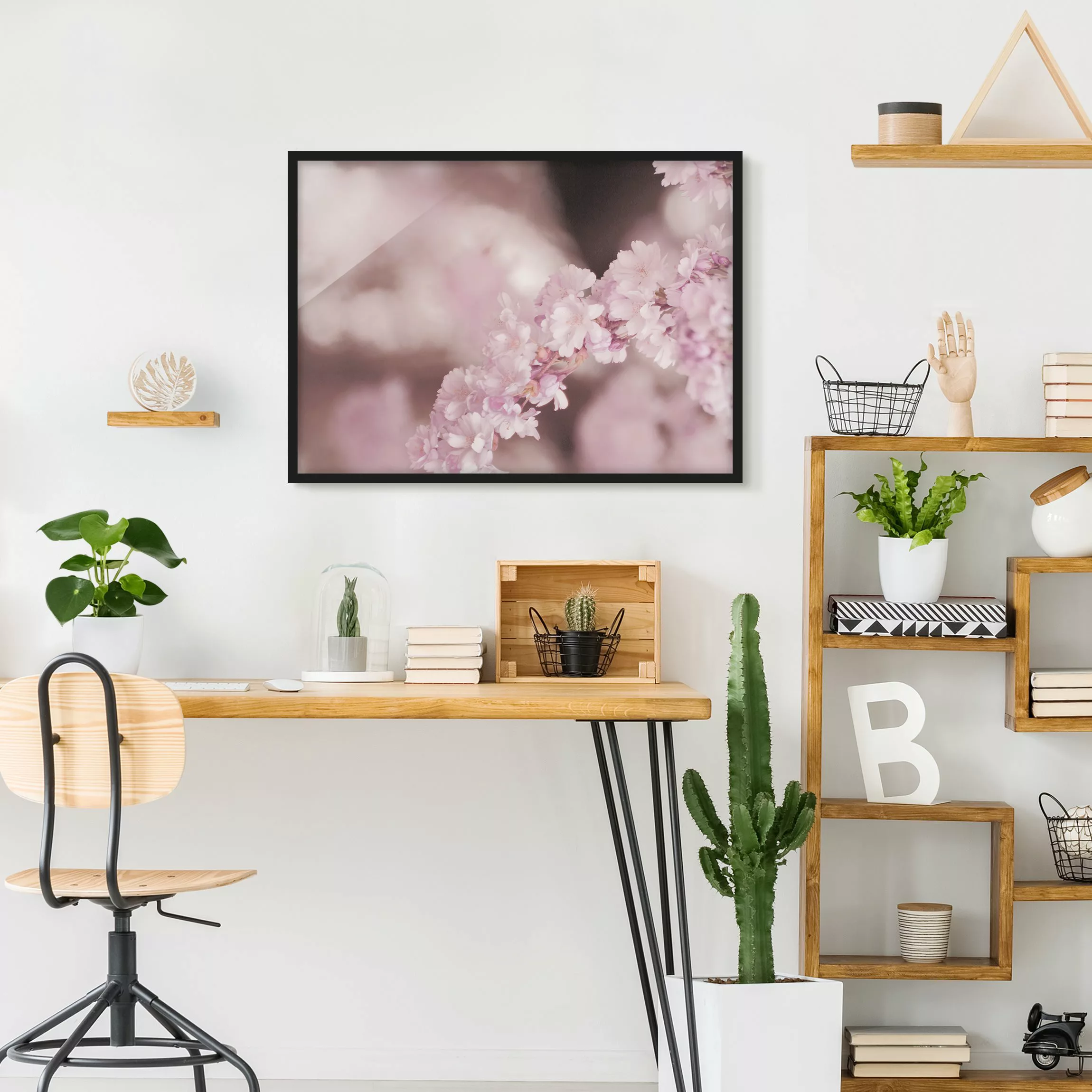 Bild mit Rahmen Kirschblüte im Violetten Licht günstig online kaufen