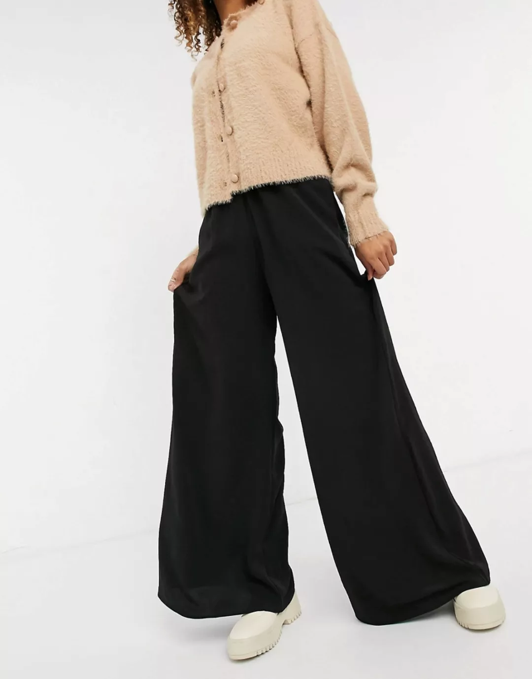 New Look – Hose in Schwarz mit weitem Bein günstig online kaufen