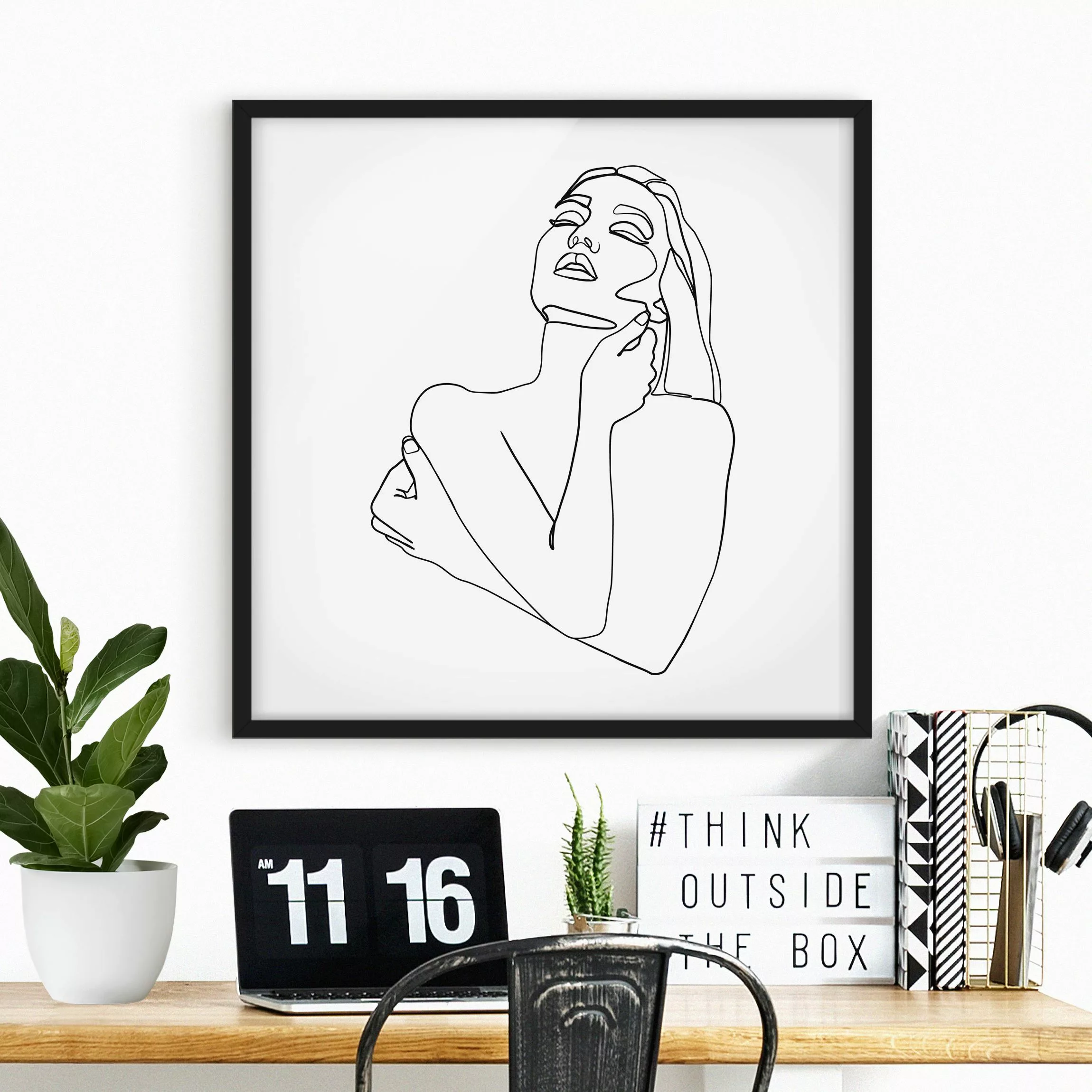 Bild mit Rahmen Schwarz-Weiß - Quadrat Line Art Frau Oberkörper Schwarz Wei günstig online kaufen