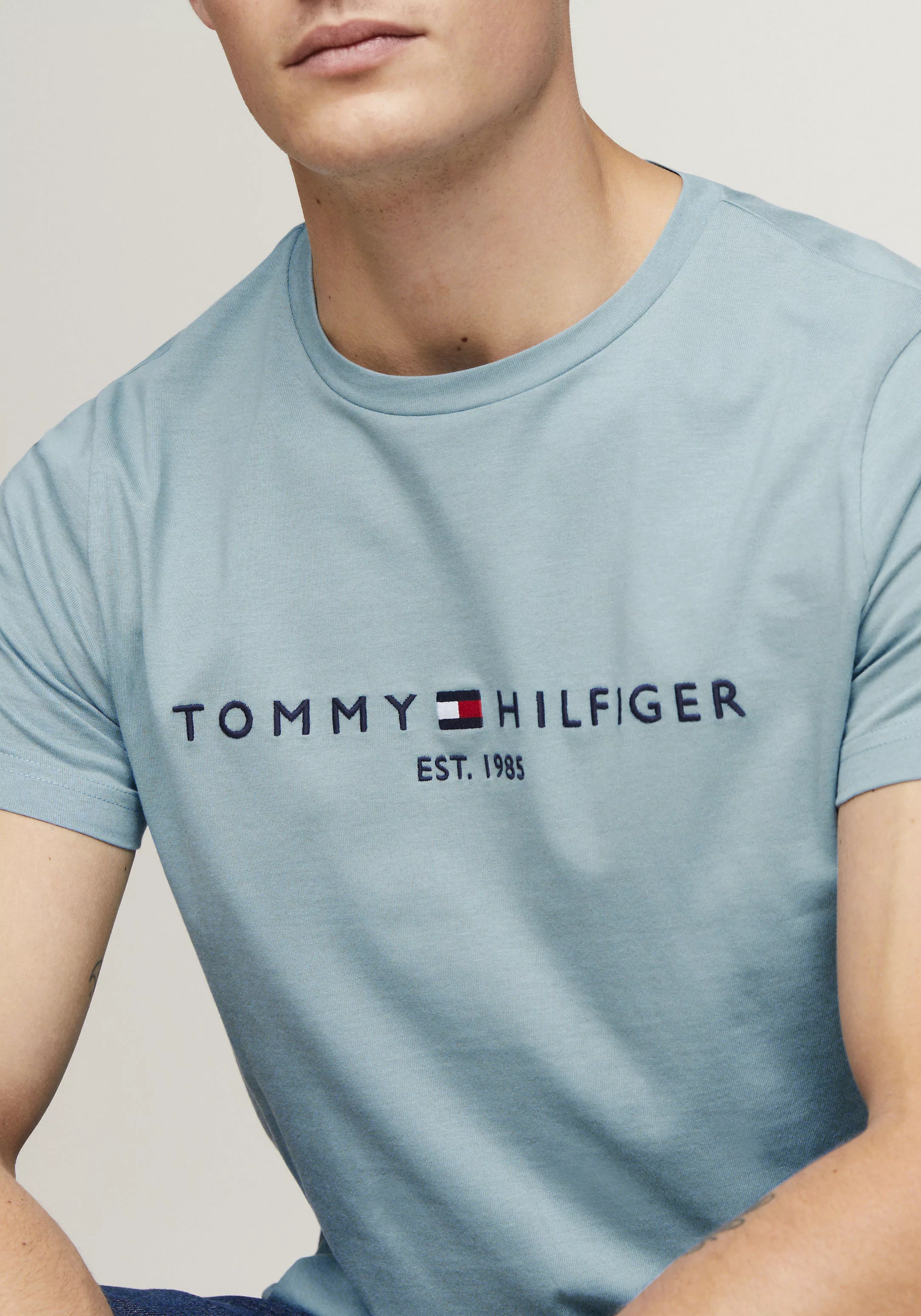 Tommy Hilfiger T-Shirt TOMMY LOGO TEE aus reiner, nachhaltiger Baumwolle günstig online kaufen