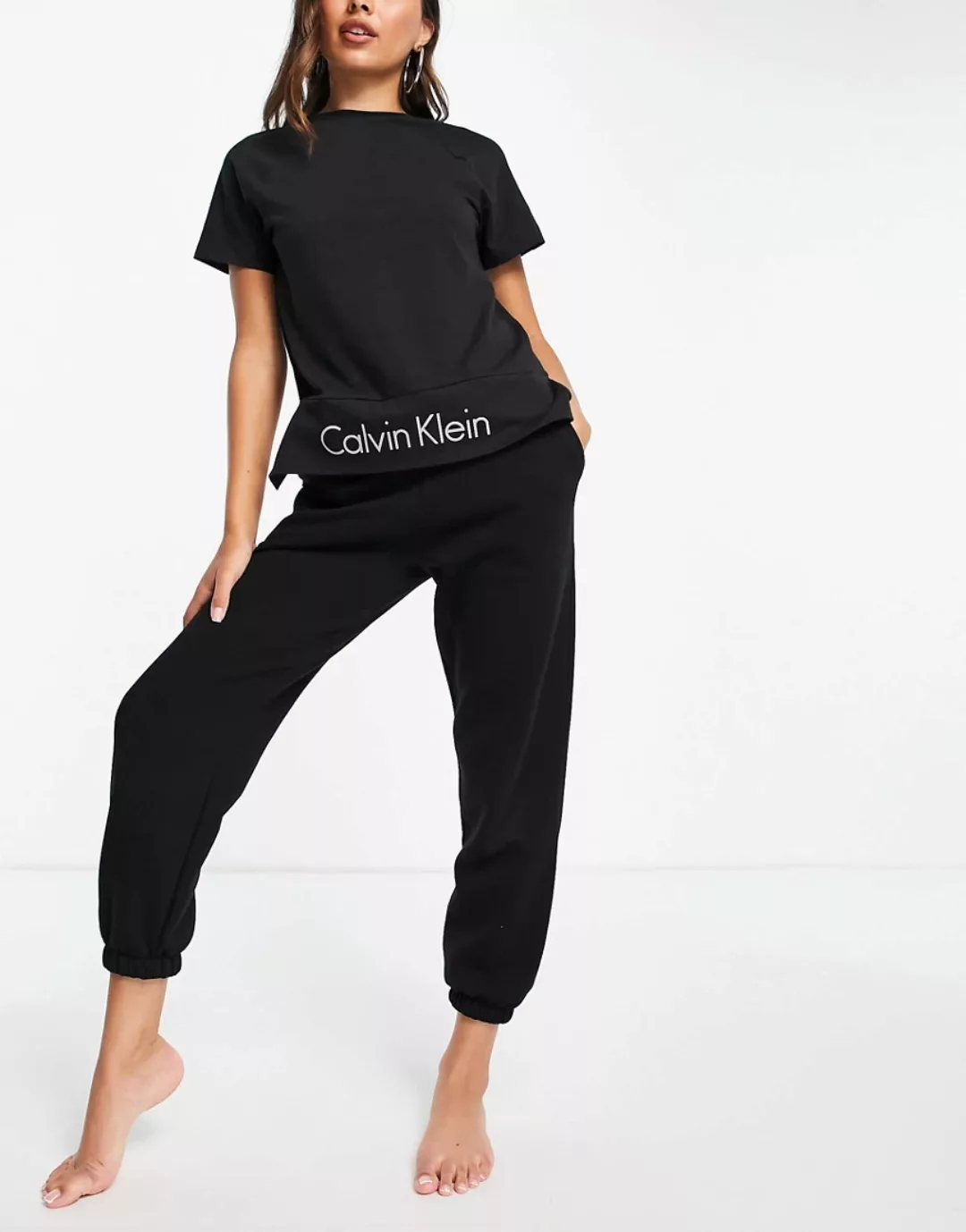 Calvin Klein – Eco Cotton – T-Shirt in Schwarz mit Logodetail günstig online kaufen