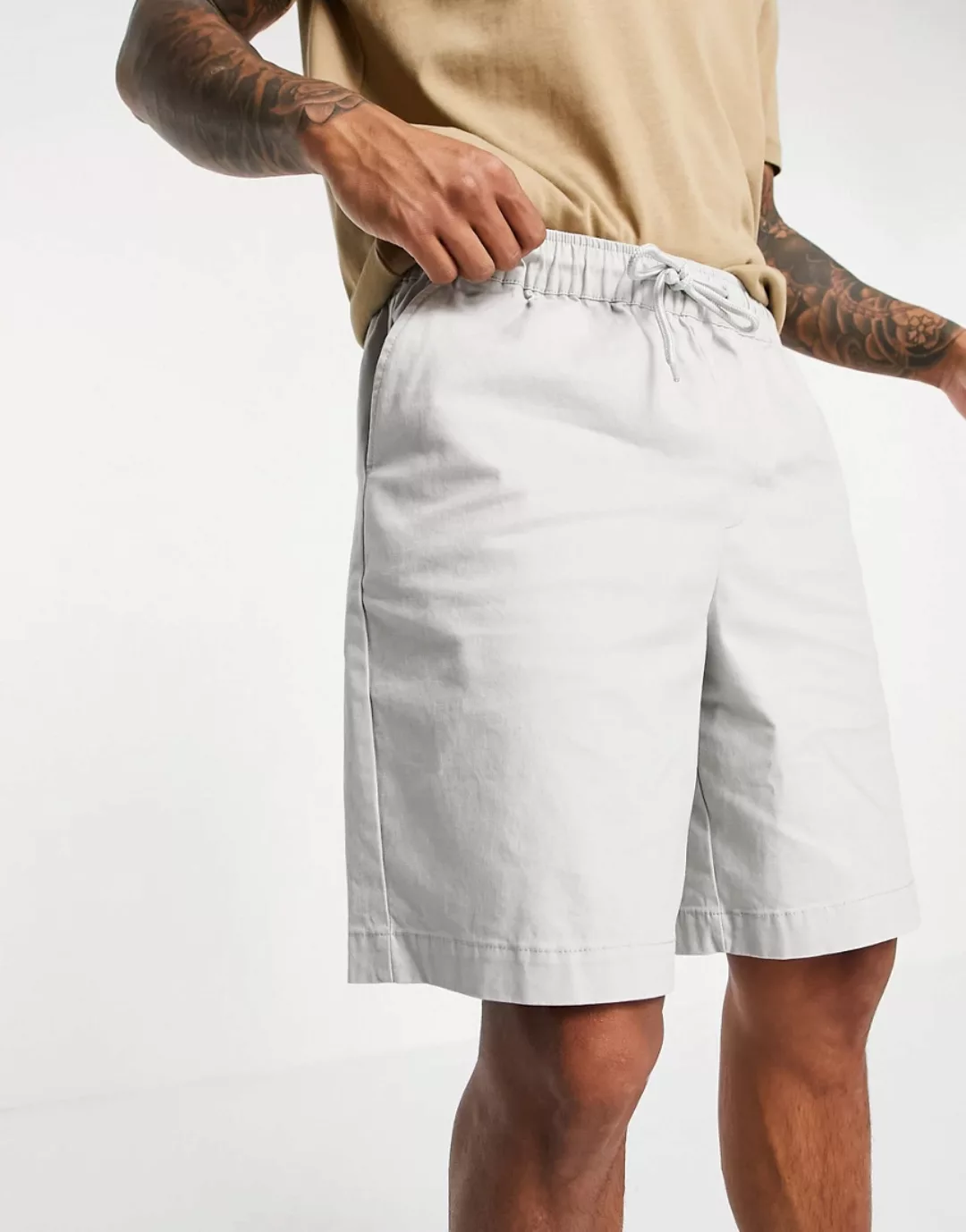 ASOS DESIGN – Kastige Chinoshorts in Hellgrau mit elastischem Bund günstig online kaufen