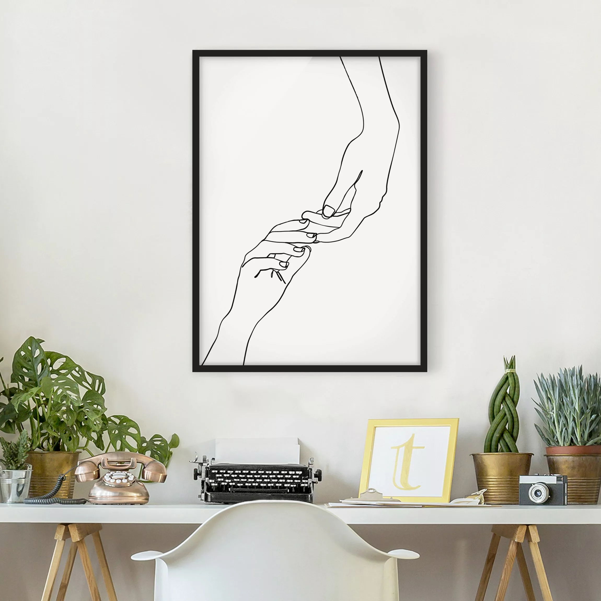 Bild mit Rahmen Schwarz-Weiß - Hochformat Line Art Hände Berührung Schwarz günstig online kaufen