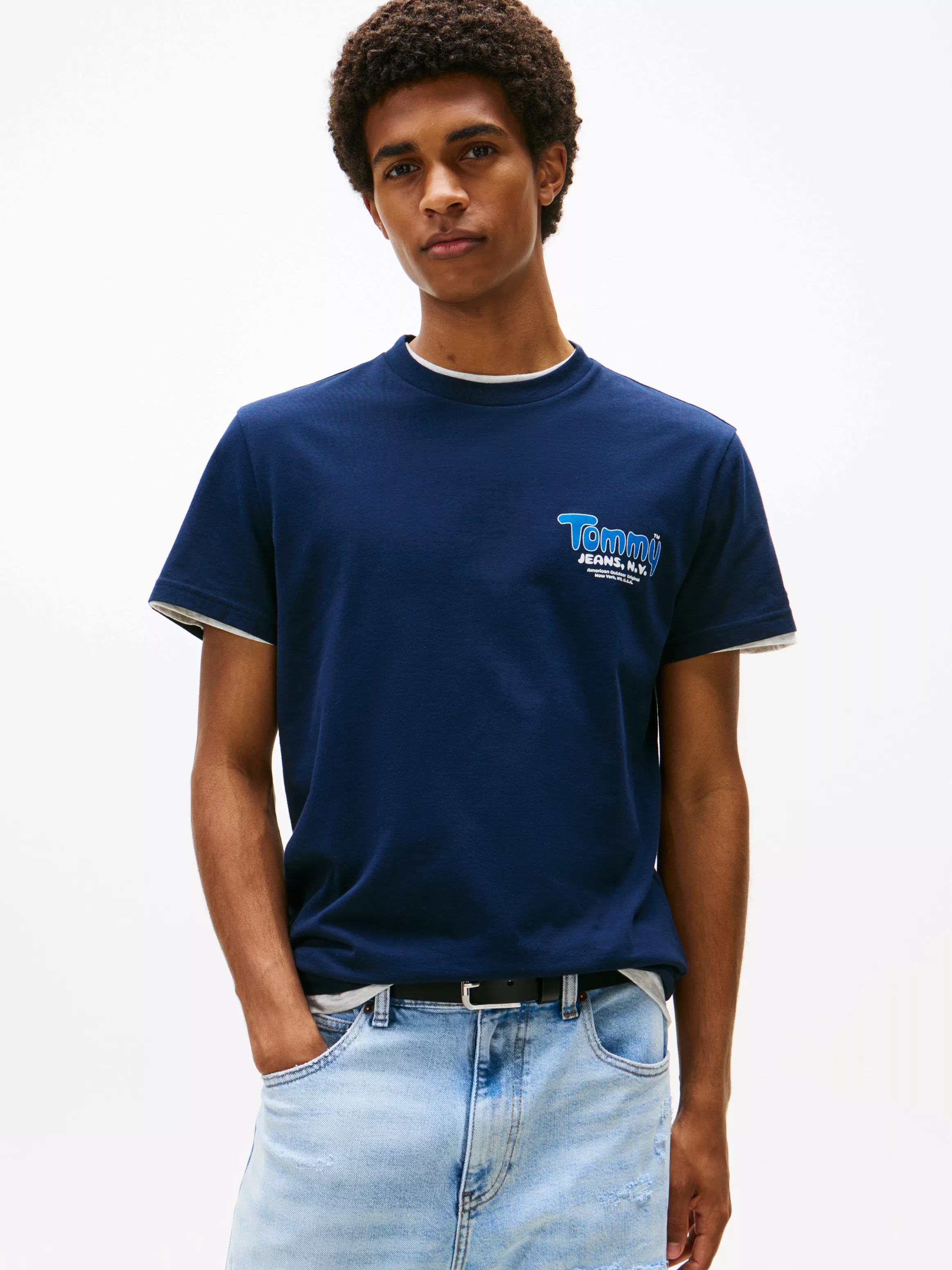 Tommy Jeans T-Shirt "FONT PLAY TEE", Slim fit mit Rundhalsausschnitt günstig online kaufen