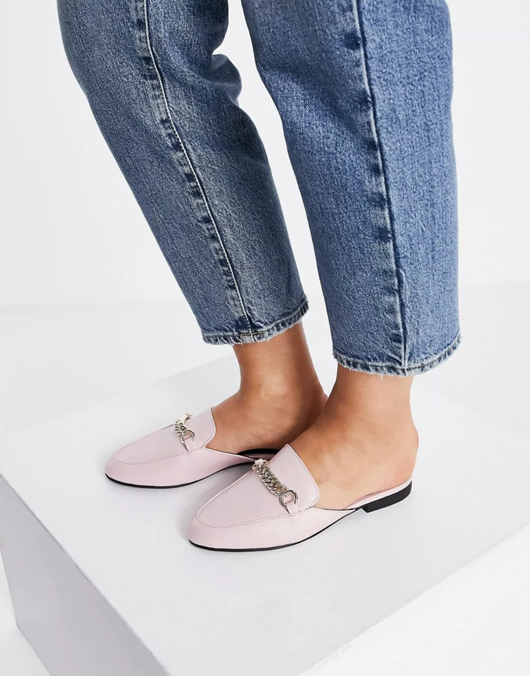 Qupid – Pantoletten im Loafer-Stil mit Verzierung in Rosa günstig online kaufen