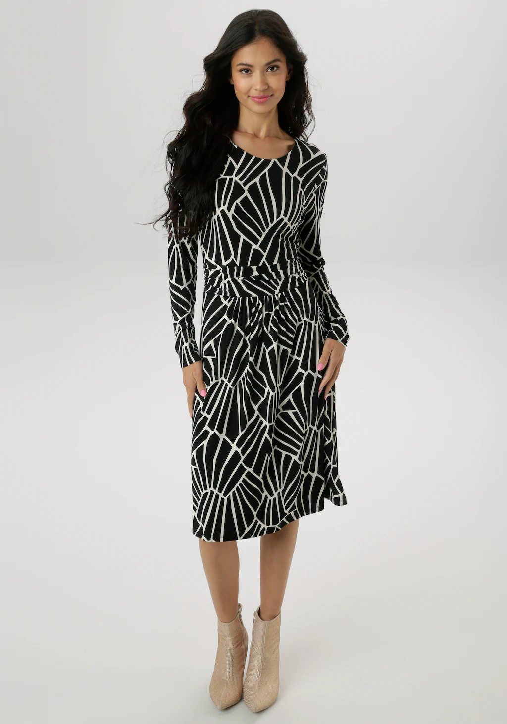 Aniston SELECTED Jerseykleid, im grafischen Musterdessin und gerafftem Tail günstig online kaufen