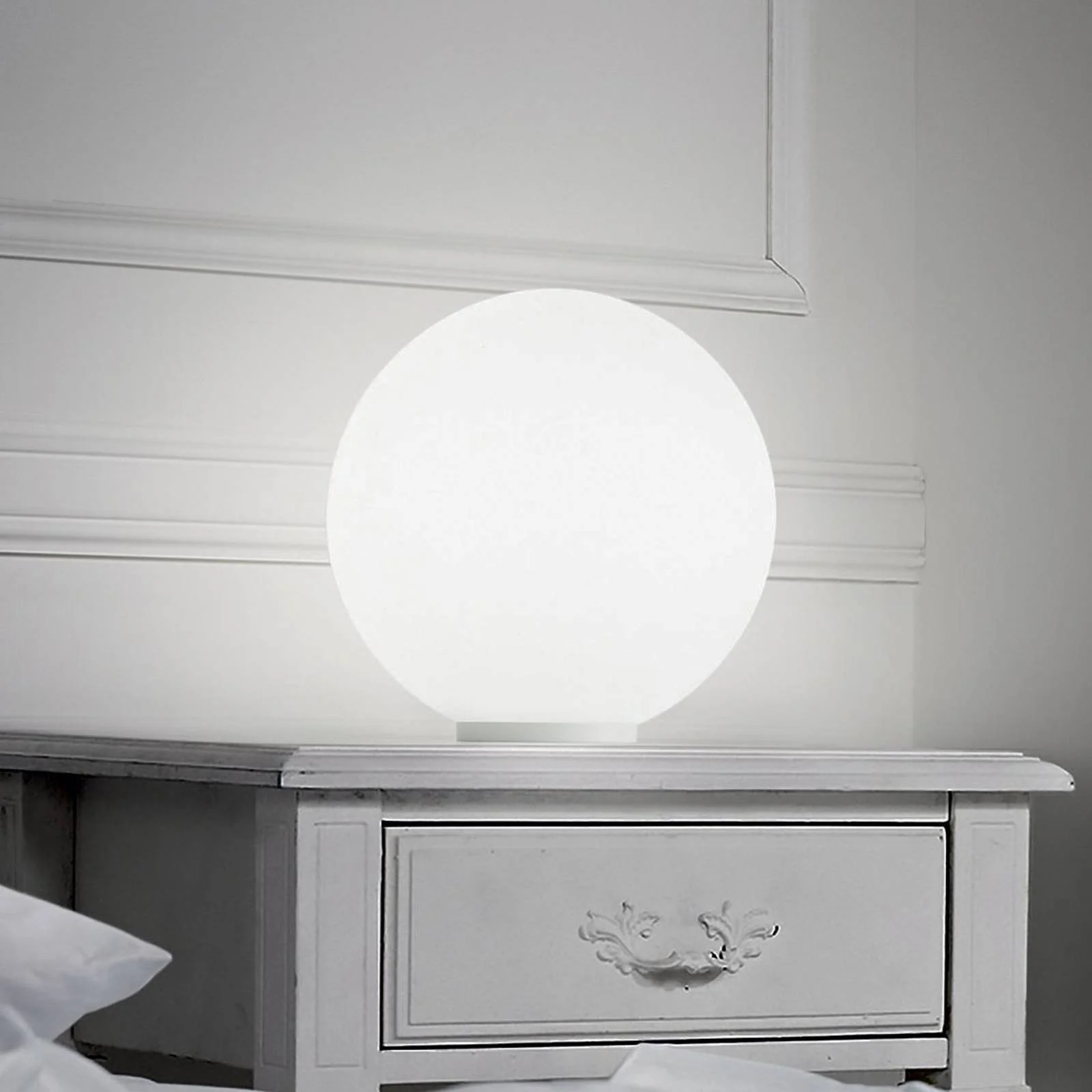 Ideal Lux Tischleuchte Mapa, Ø 20 cm, Opalglas, Kugel, E27 günstig online kaufen