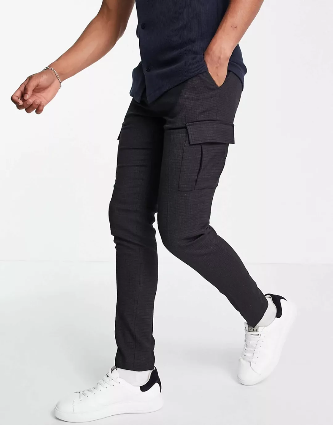 ASOS DESIGN – Elegante, eng geschnittene Cargohose in Marineblau mit kleine günstig online kaufen