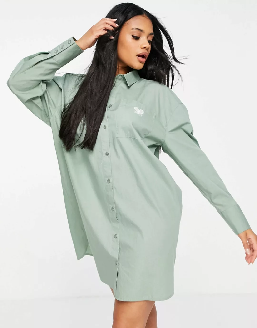 ASOS DESIGN – Mini-Hemdkleid aus Baumwolle mit Tennislogo in Entenei-Blau günstig online kaufen
