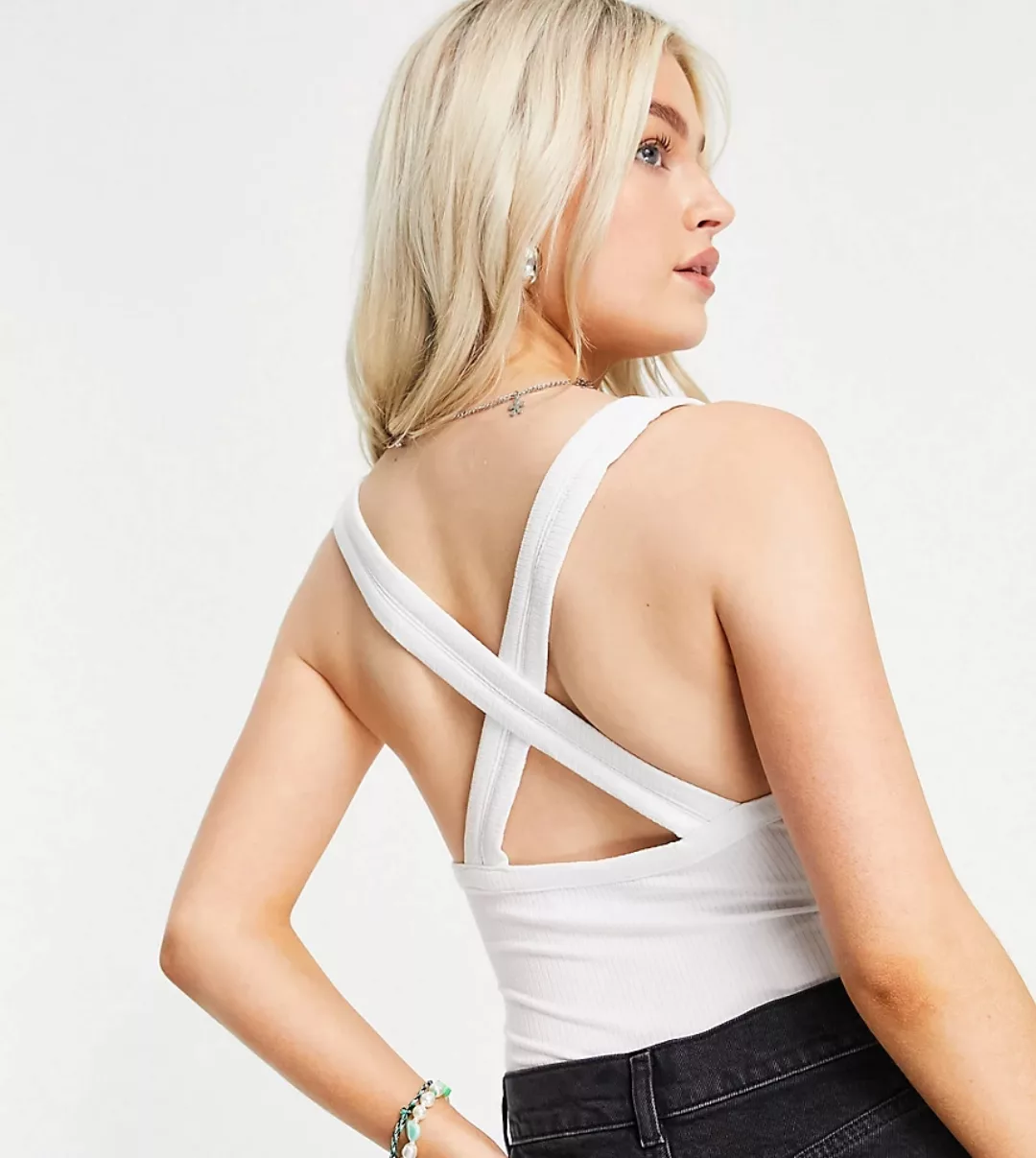 ASOS DESIGN Petite – Trägertop-Body mit überkreuzter Rückenpartie in Weiß günstig online kaufen