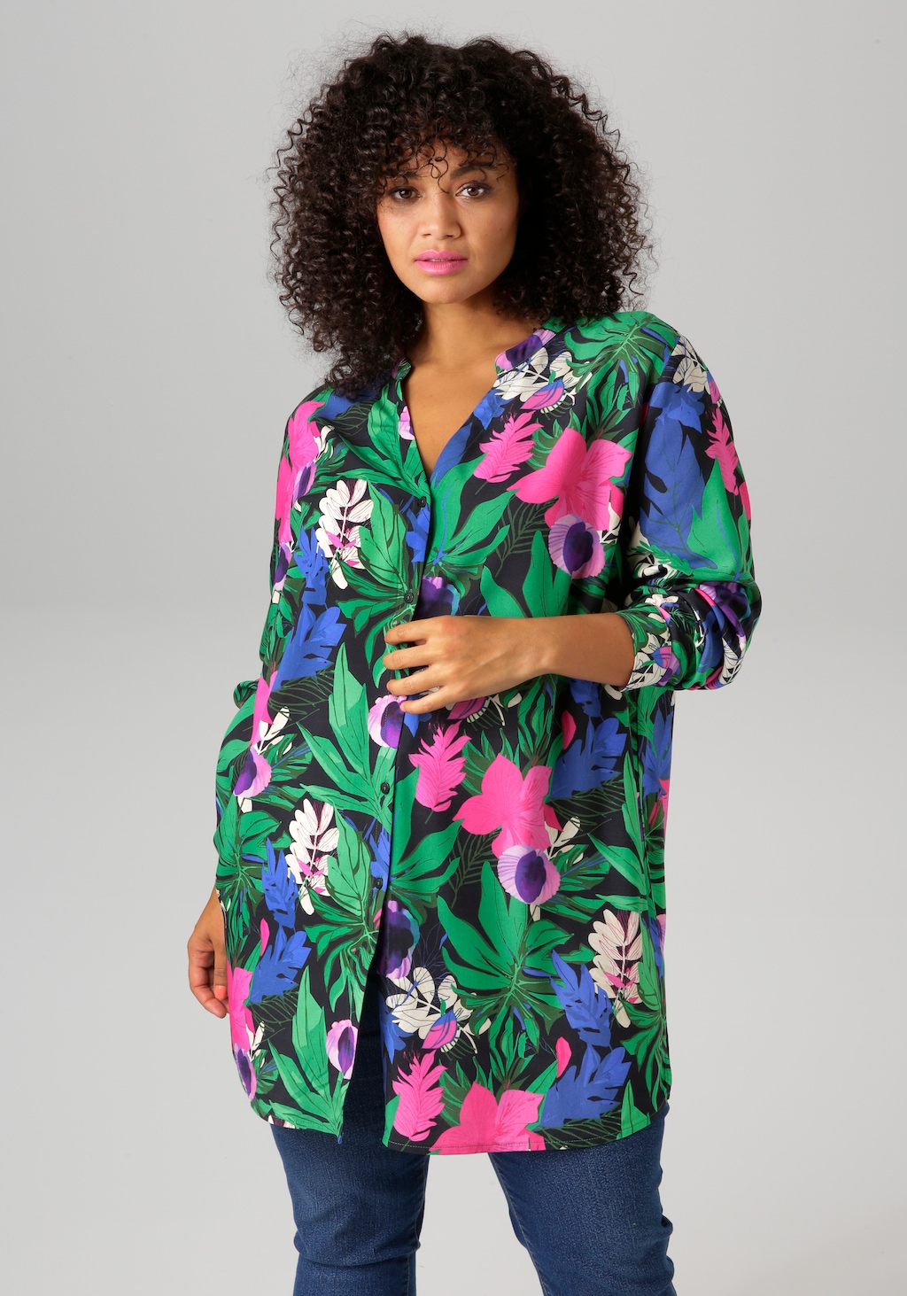 Aniston PLUS Longbluse, mit tropischen Blüten und Blättern bedruckt günstig online kaufen