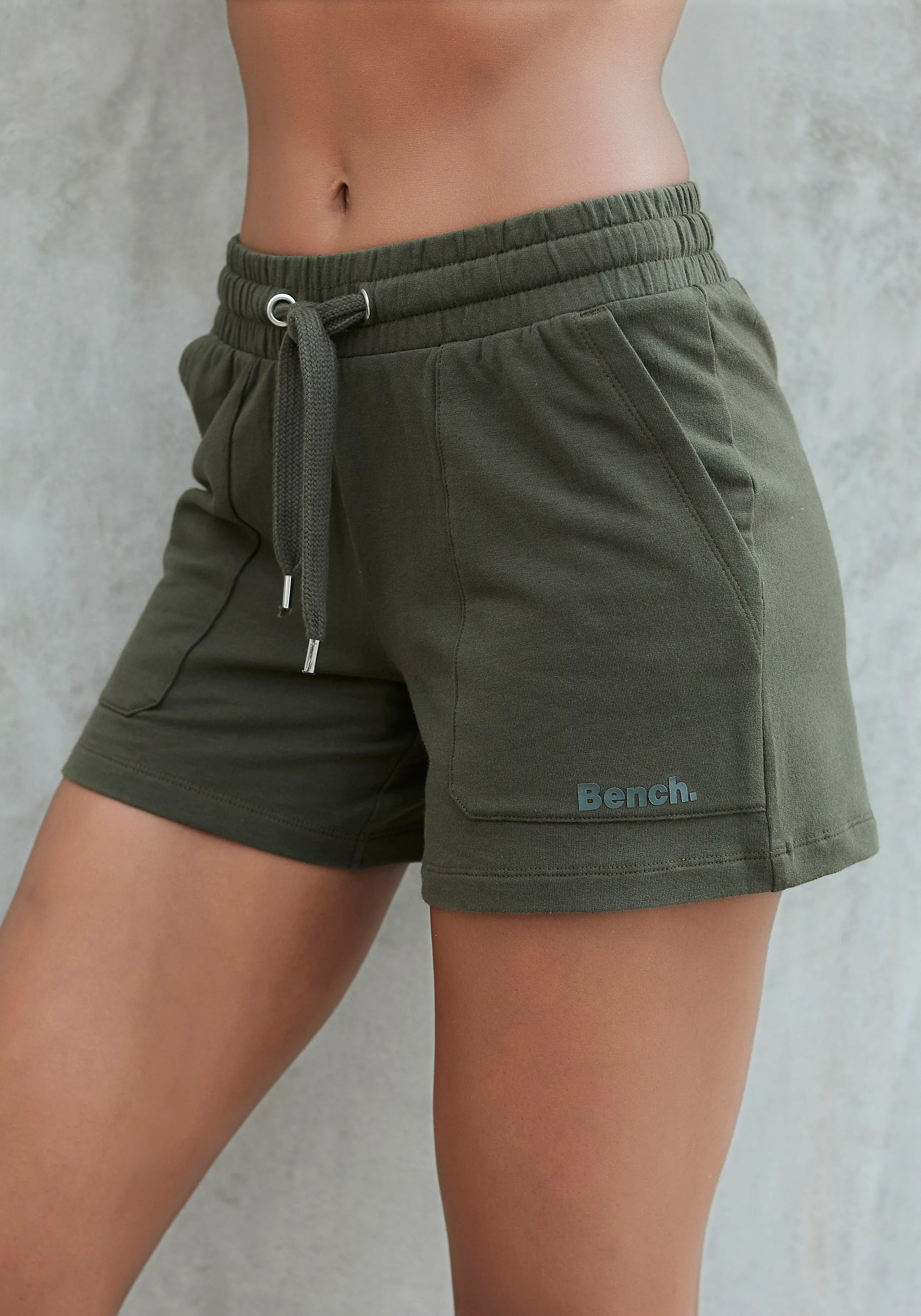 Bench. Loungewear Relaxshorts mit aufgesetzten Taschen, Loungeanzug günstig online kaufen