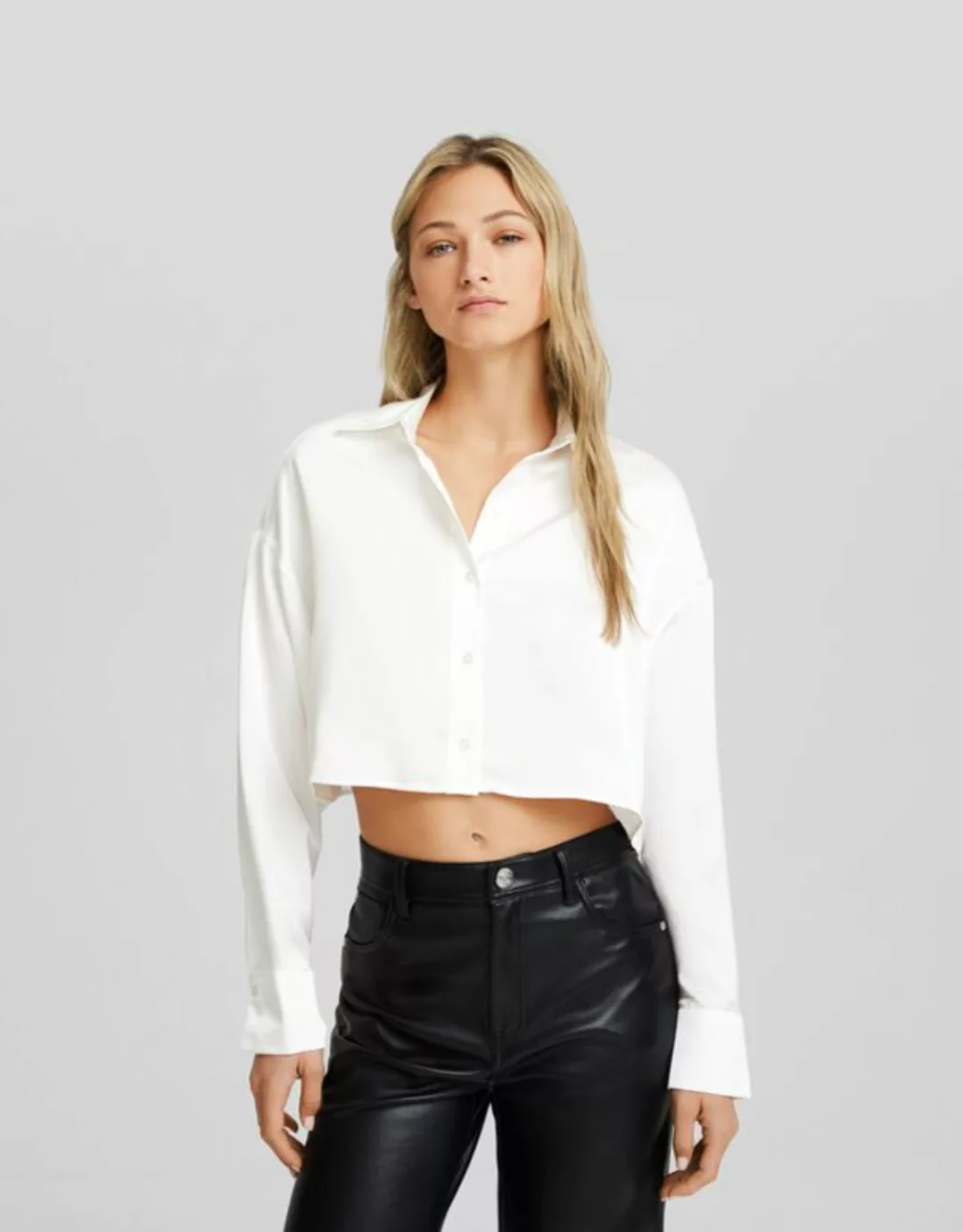 Bershka Cropped-Langarmhemd In Satinoptik Damen M Rohweiß günstig online kaufen