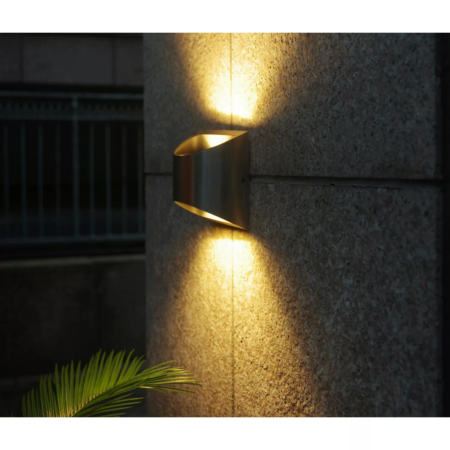 LED-Außenwandlampe Dodd, halbrund, edelstahl günstig online kaufen