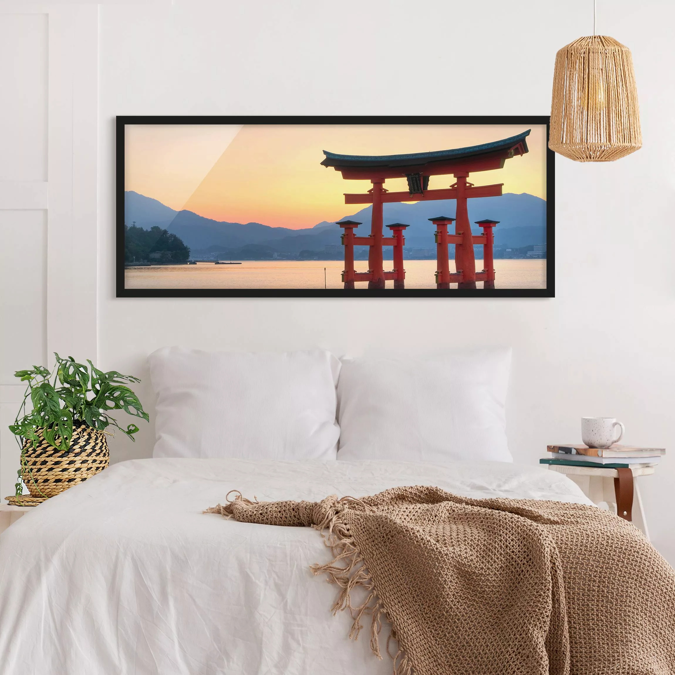 Bild mit Rahmen - Querformat Torii am Itsukushima günstig online kaufen