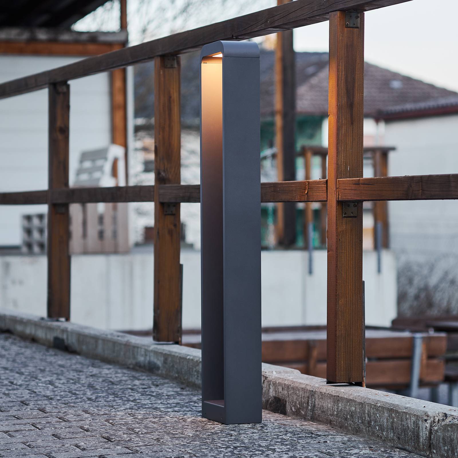 Lindby Emima LED-Wegeleuchte aus Aluminium 100 cm günstig online kaufen