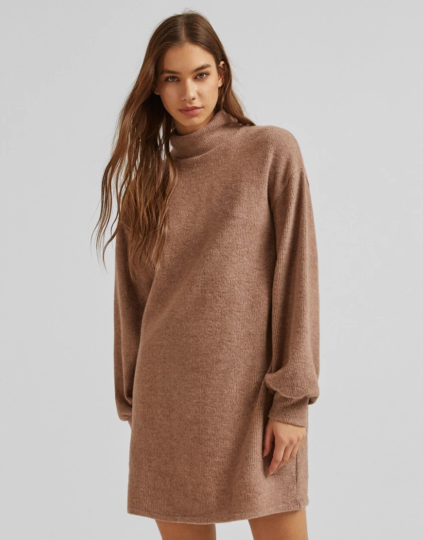 Bershka – Hochgeschlossenes Strickkleid in Braun günstig online kaufen