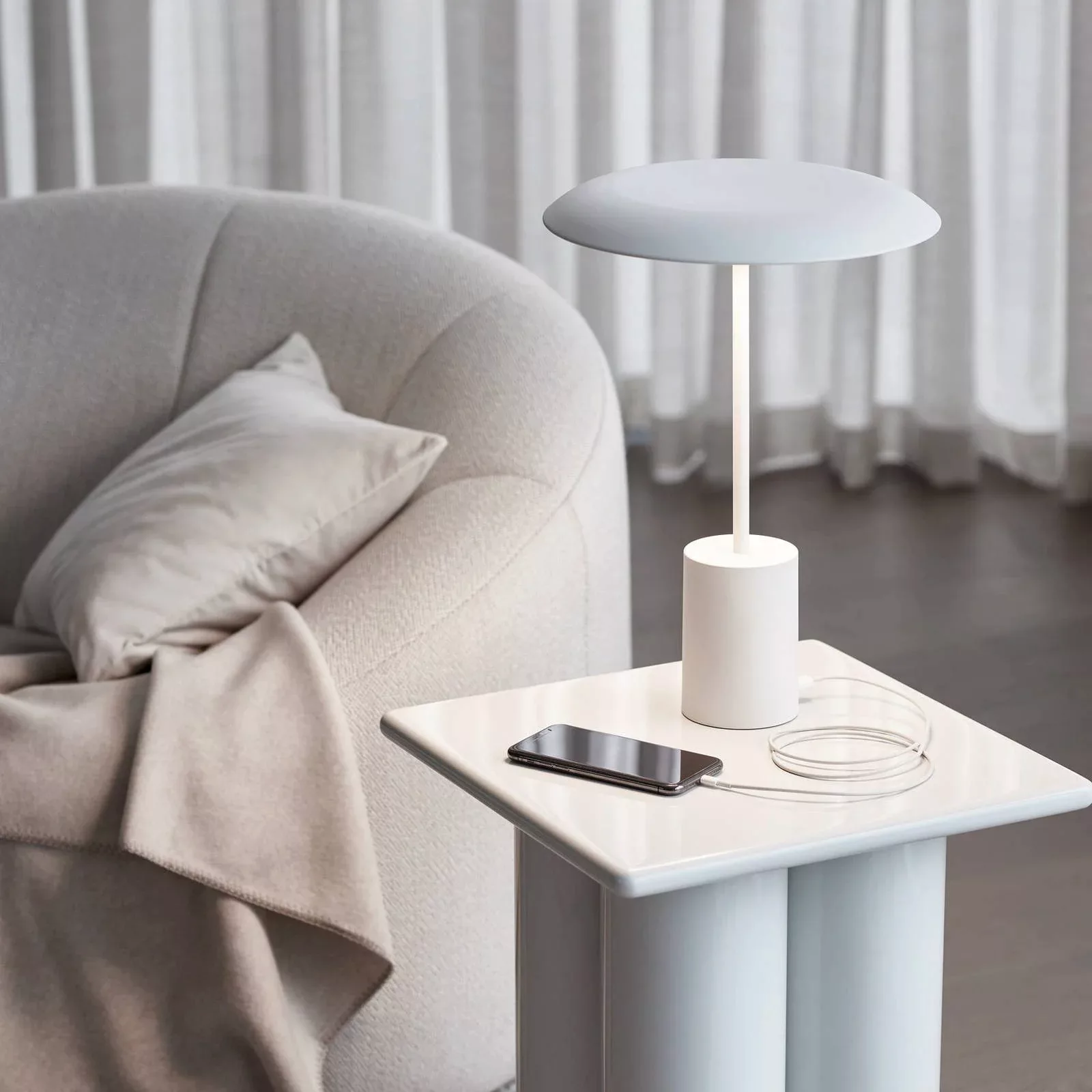 Beacon LED-Tischleuchte Smith, weiß, Metall, USB-Port günstig online kaufen