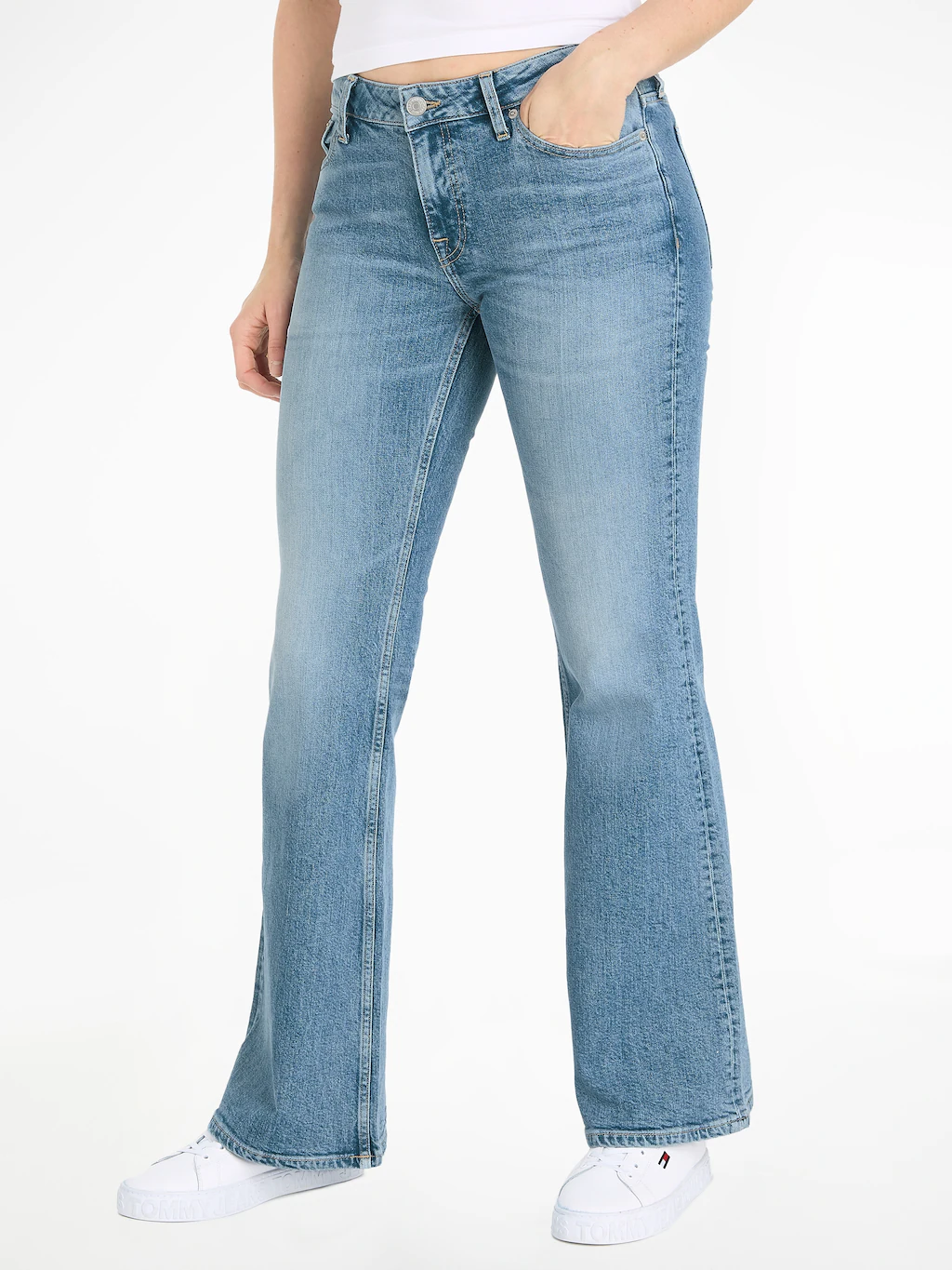 Tommy Jeans Bequeme Jeans "Sophie Low Wais Flare Wide", mit Ledermarkenlabe günstig online kaufen