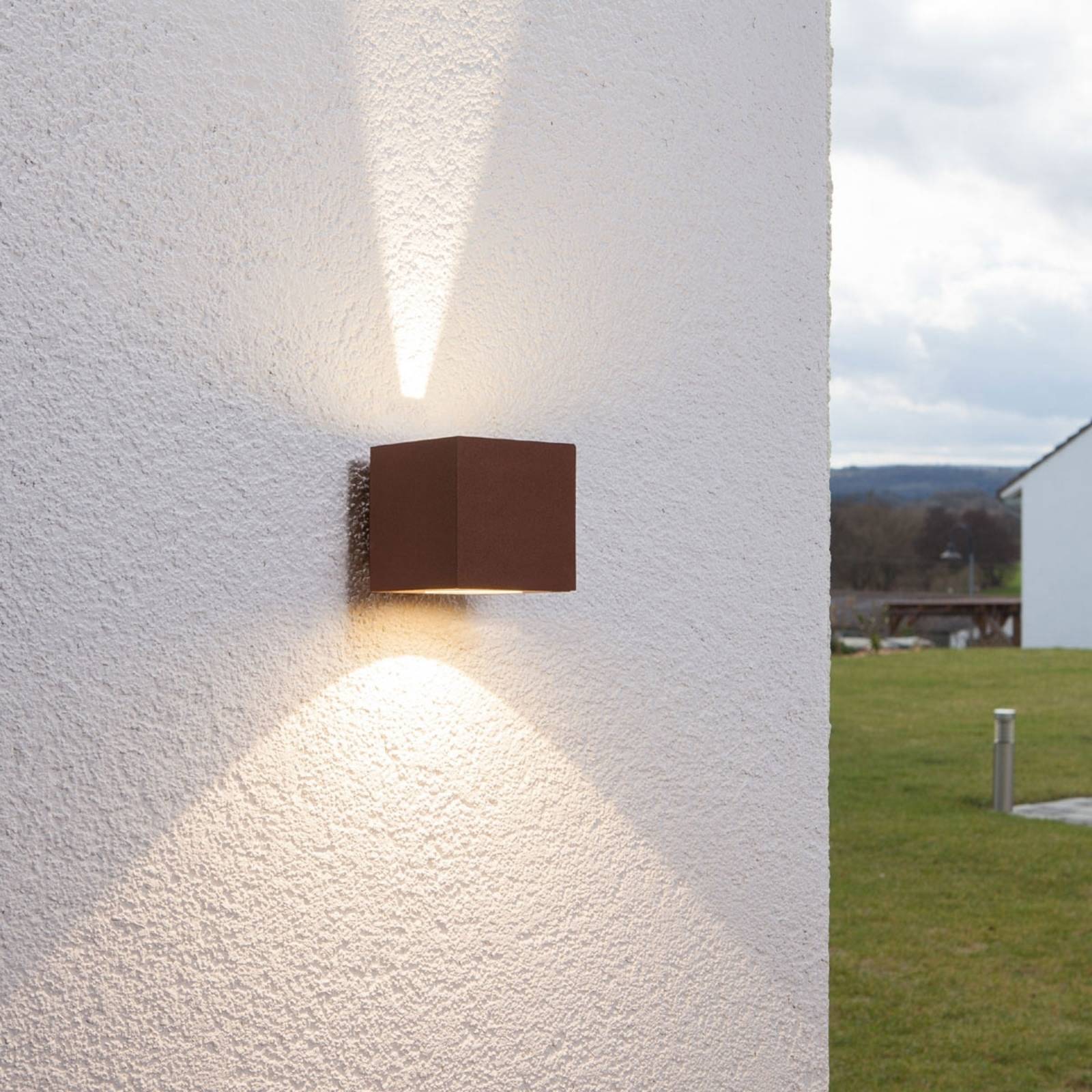 Rostbraune LED-Außenwandleuchte Jarno, Würfelform günstig online kaufen