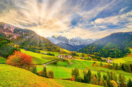 Papermoon Fototapete »SANTA MADDALENA-BERG DORF DOLOMITEN WIESE BLUMEN ALPE günstig online kaufen