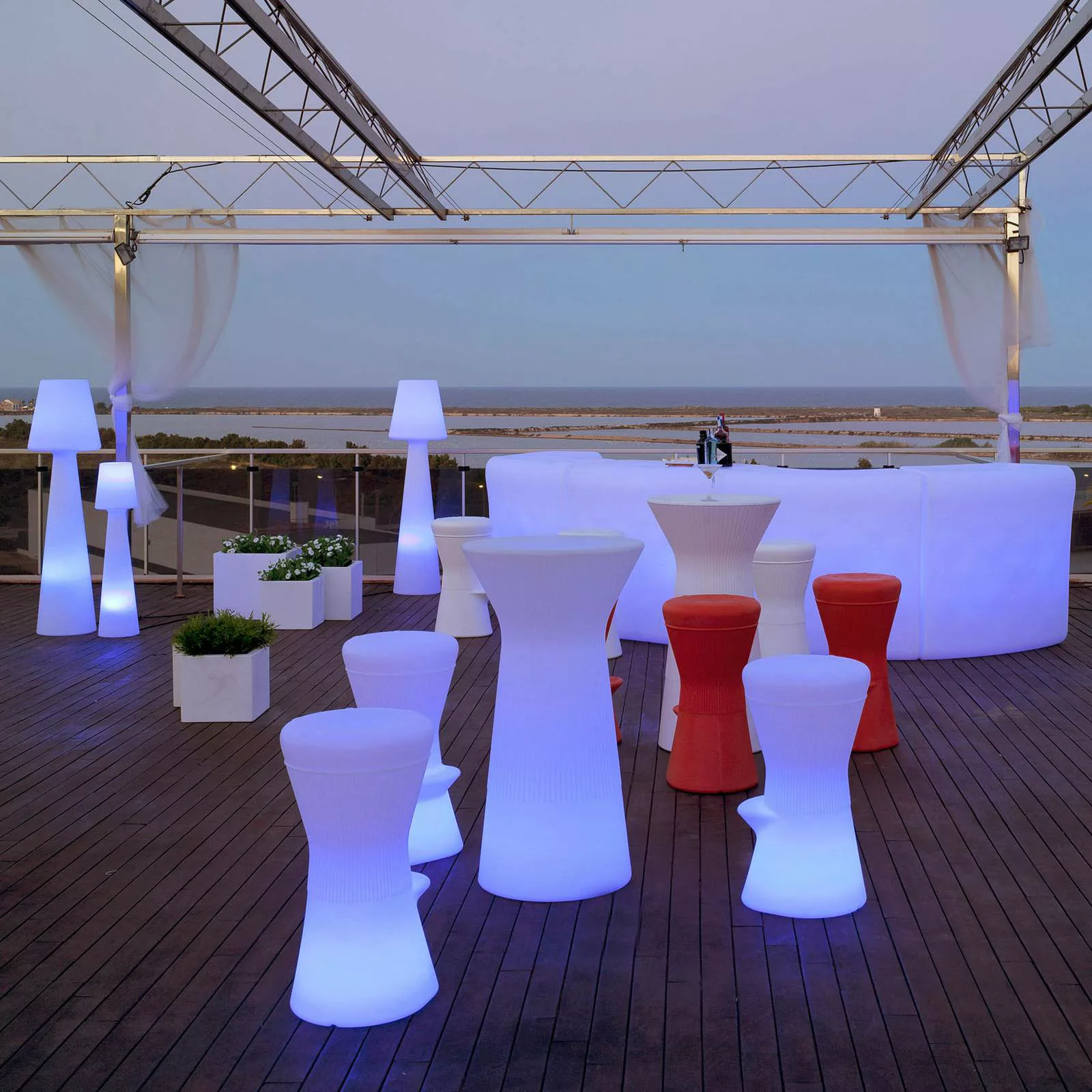 Newgarden Corfu LED-Barhocker mit Solar+Akku günstig online kaufen