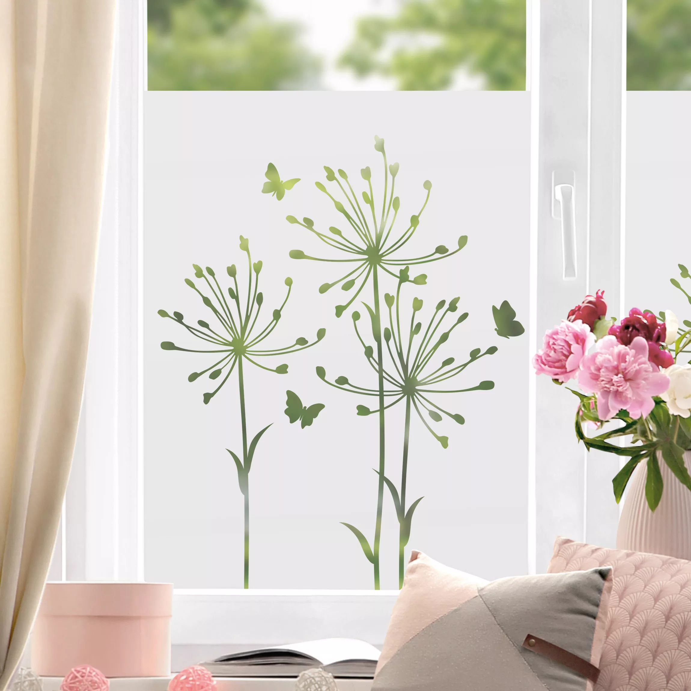 Fensterfolie Feine Blüten mit Schmetterlingen günstig online kaufen