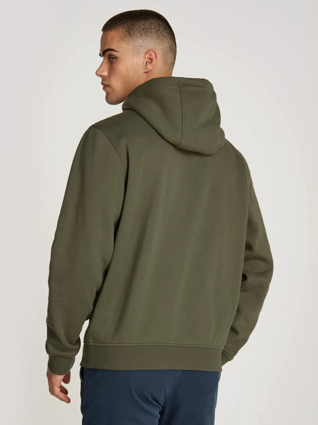 Tommy Jeans Sweatshirt TJM REG S FLAG ZIP FLEECE THRU mit bestickten Marken günstig online kaufen